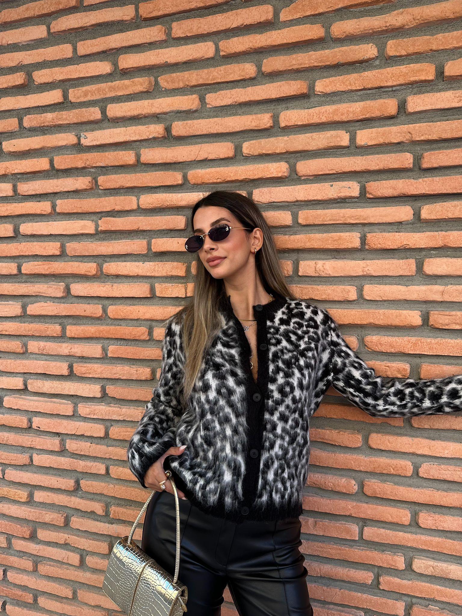 Leopar Desen Siyah Şerit Soft Hırka Beyaz hrk001qstyl