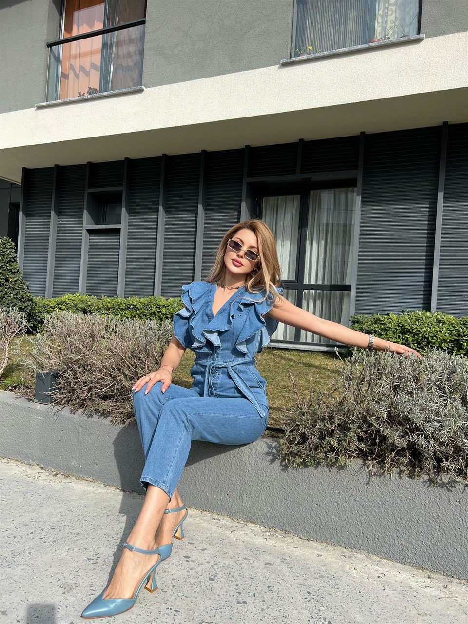 Lessia Göğüs Volanlı Kuşaklı Jean Tulum