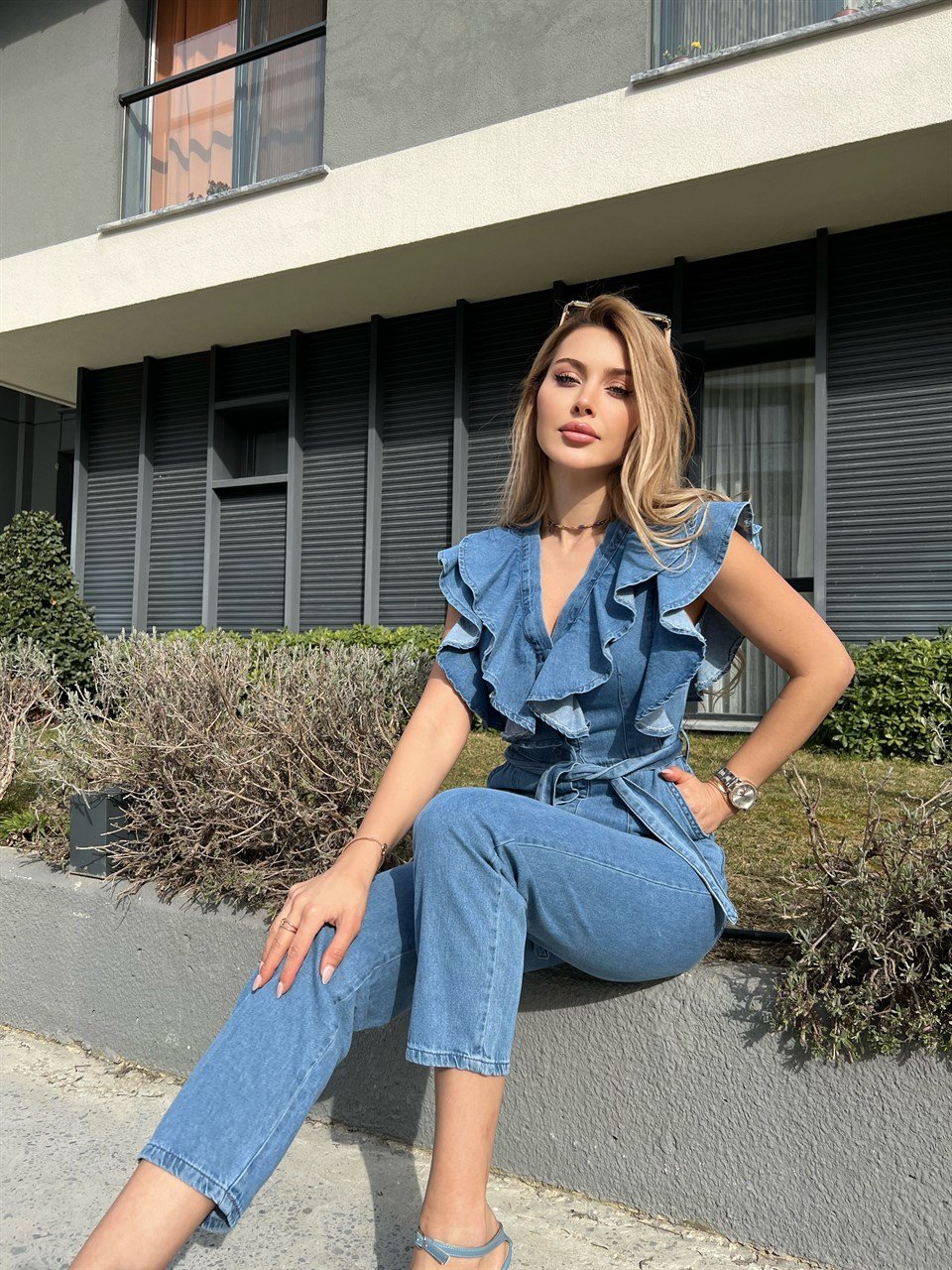 Lessia Göğüs Volanlı Kuşaklı Jean Tulum