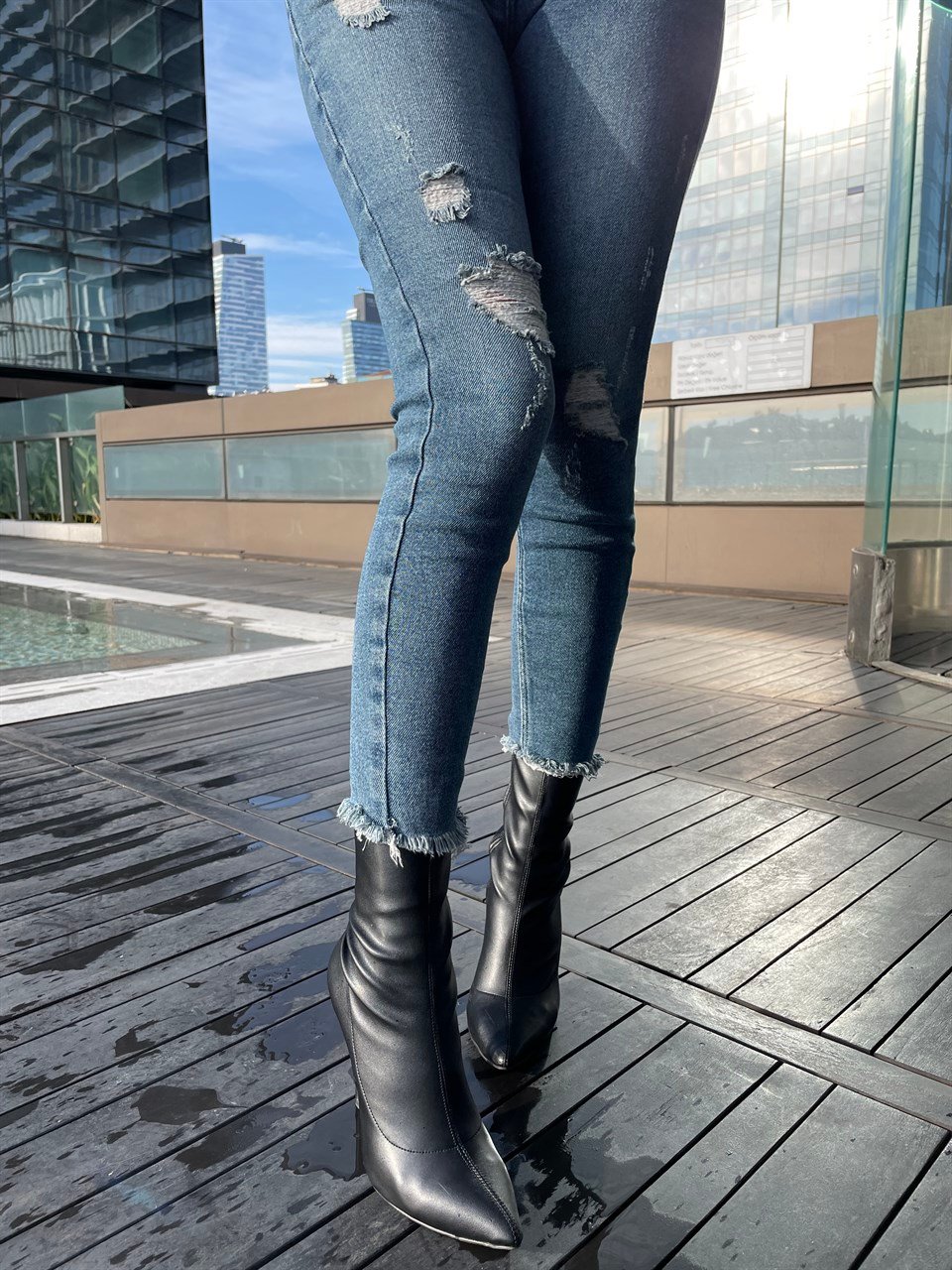Likralı Kesik Model Jean