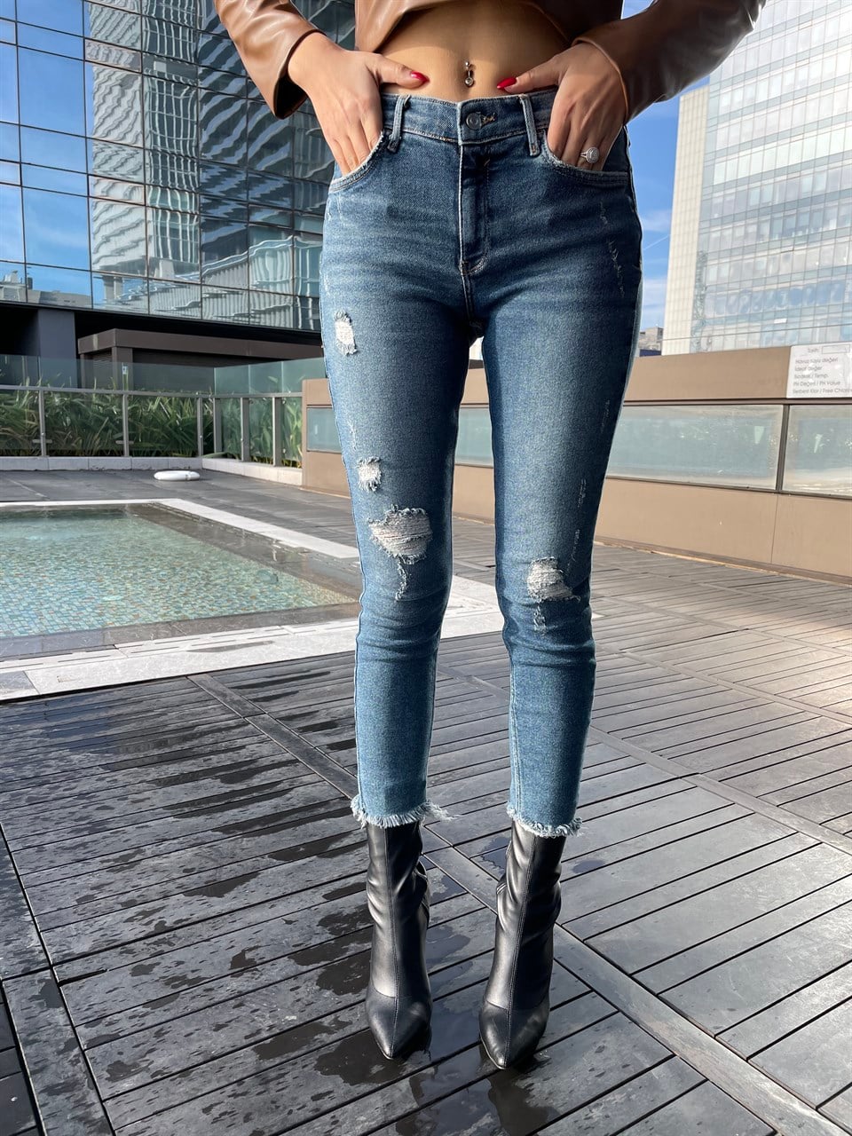 Likralı Kesik Model Jean