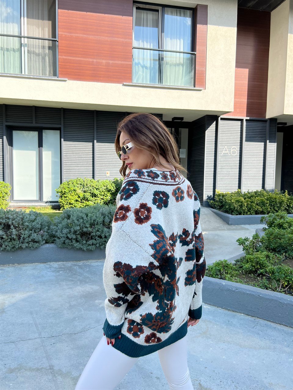 Marka Model Desenli Yeşil Çiçekli Hırka