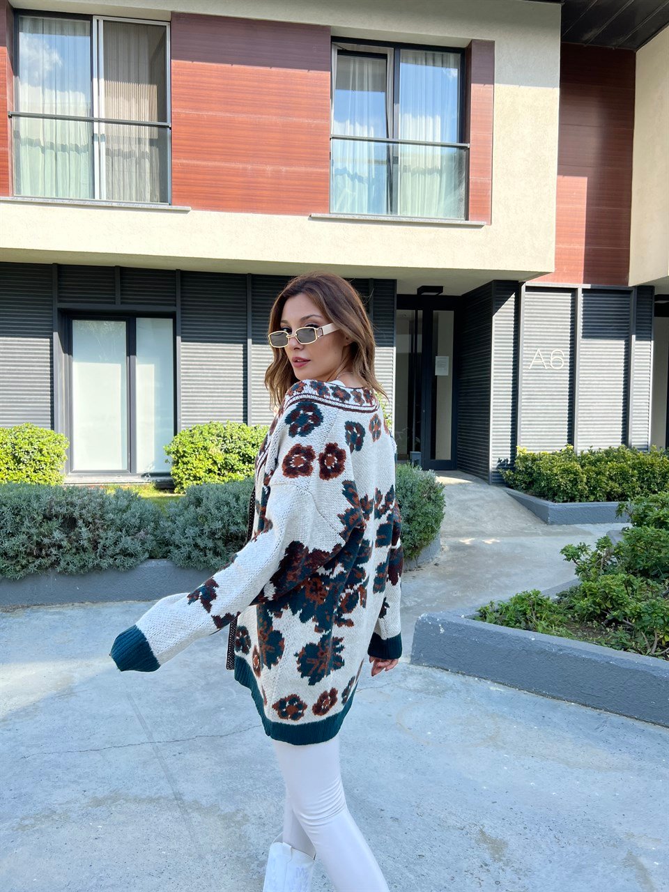Marka Model Desenli Yeşil Çiçekli Hırka