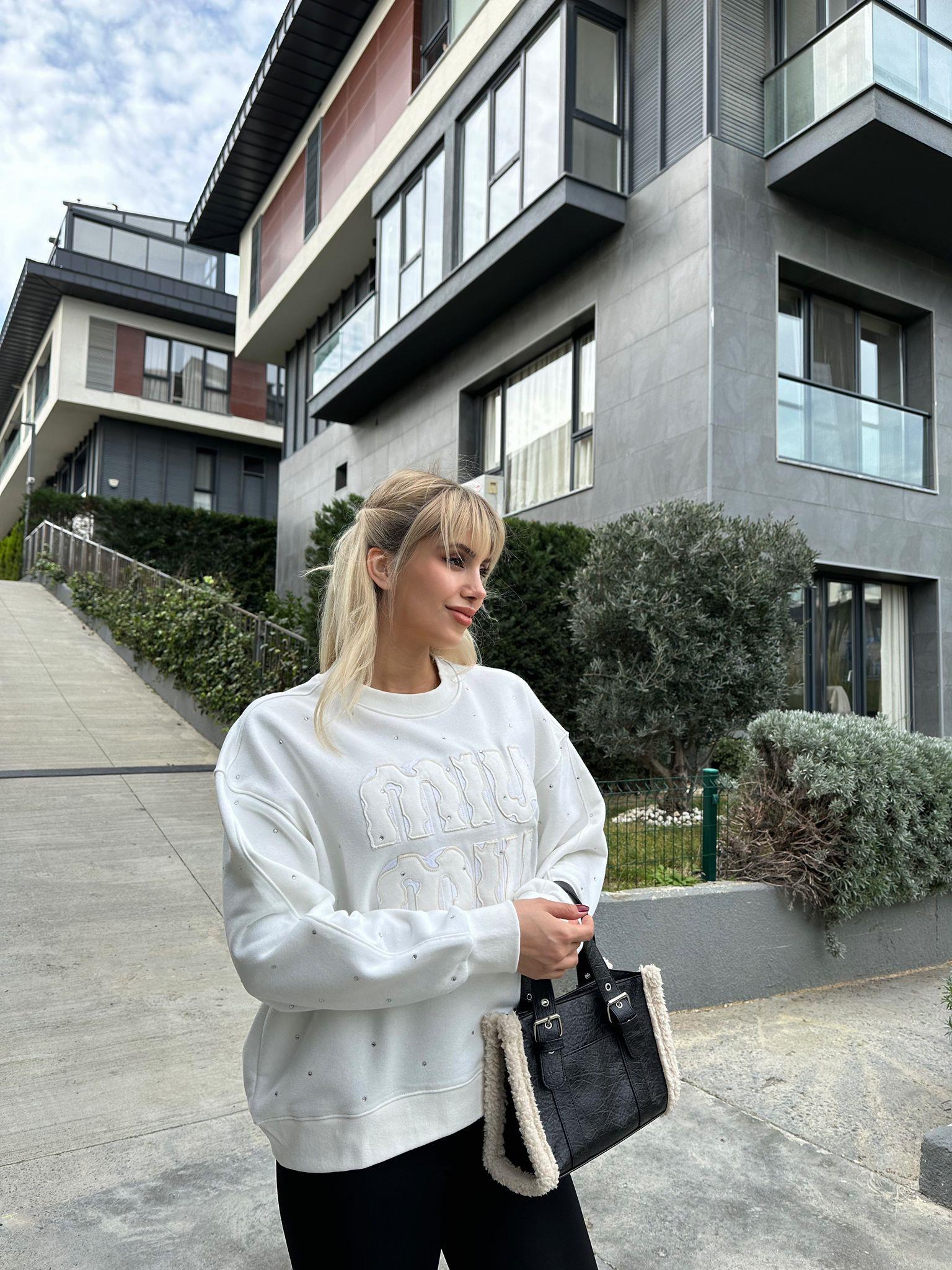 Marka Yazı Kabartmalı Beyaz Taşlı Sweat 17074532