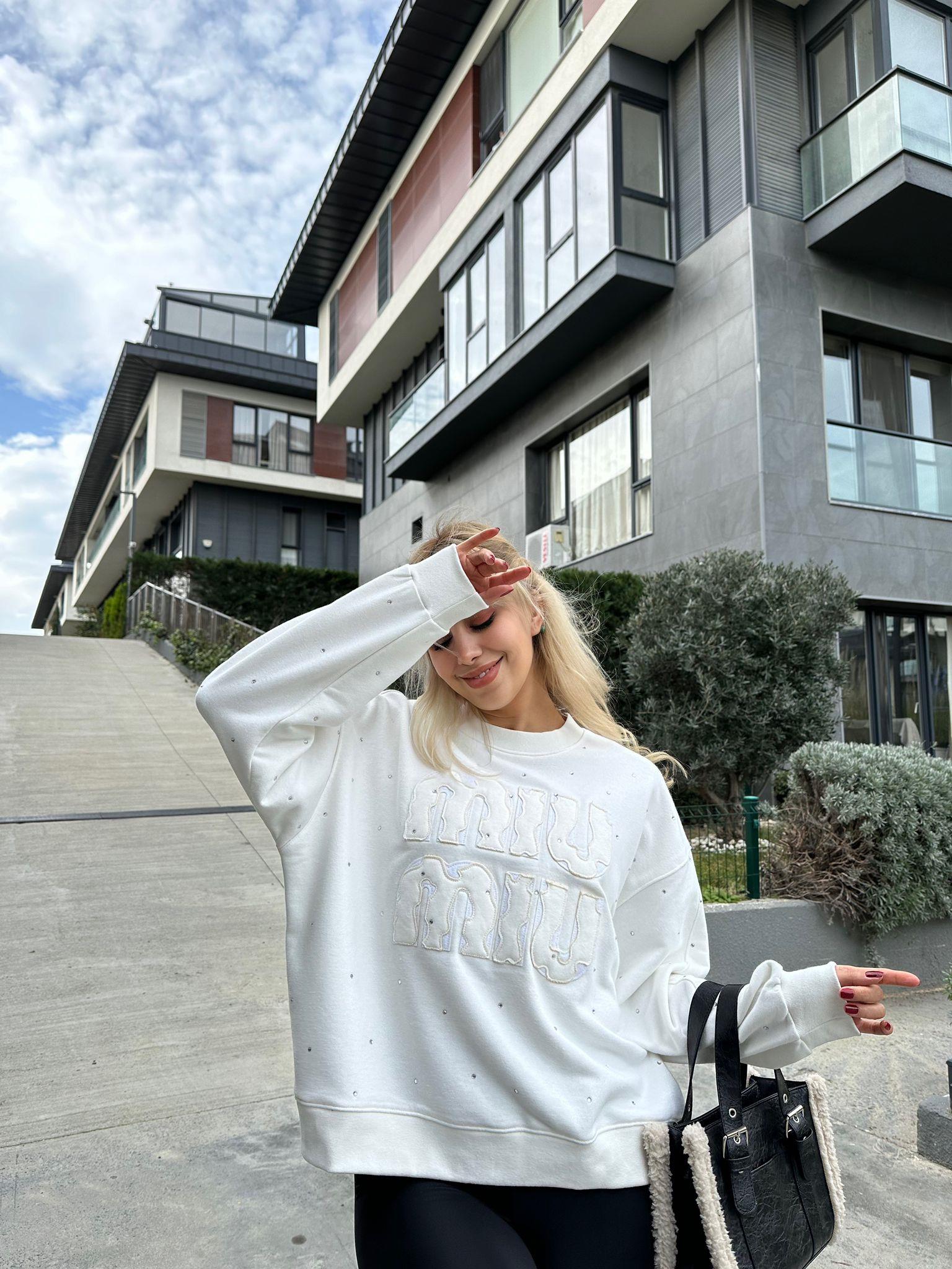 Marka Yazı Kabartmalı Beyaz Taşlı Sweat 17074532