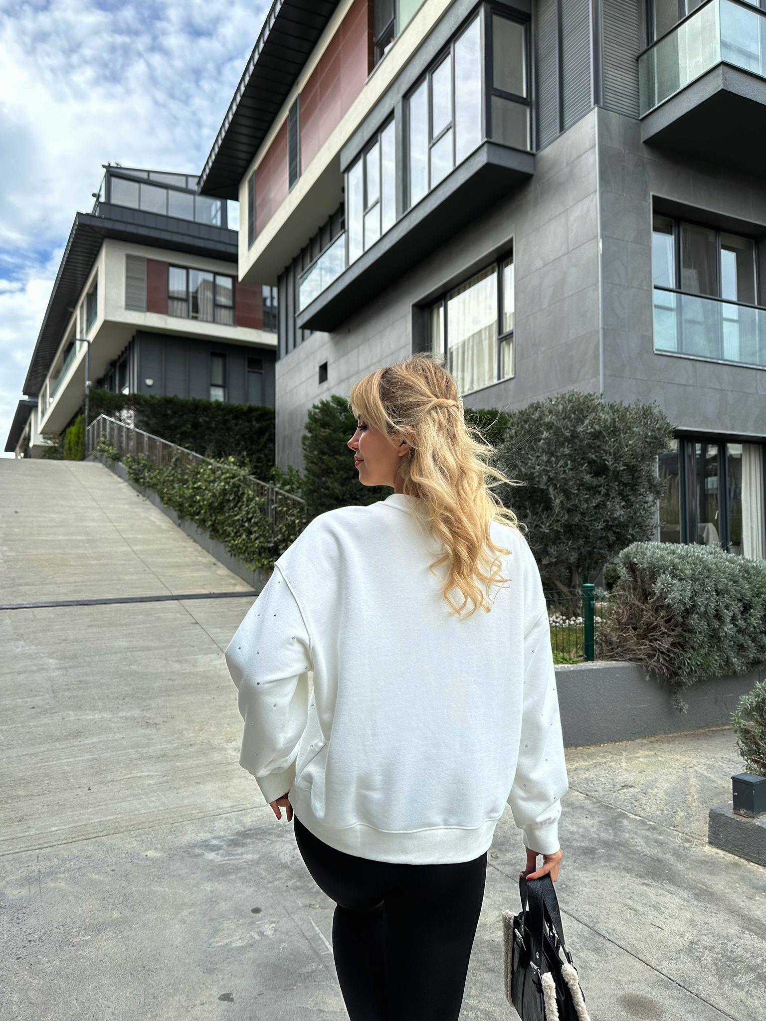 Marka Yazı Kabartmalı Beyaz Taşlı Sweat 17074532