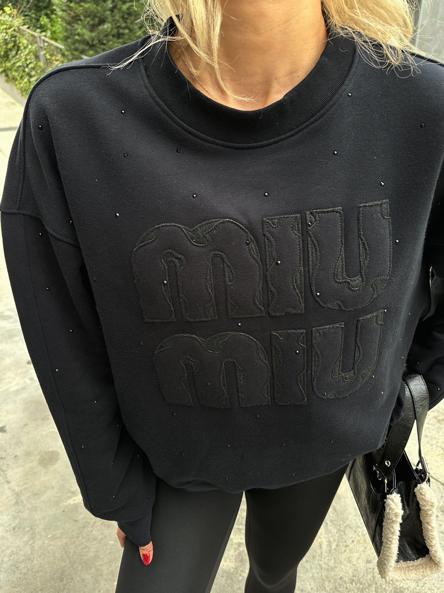 Marka Yazı Kabartmalı Siyah Taşlı Sweat 17074532