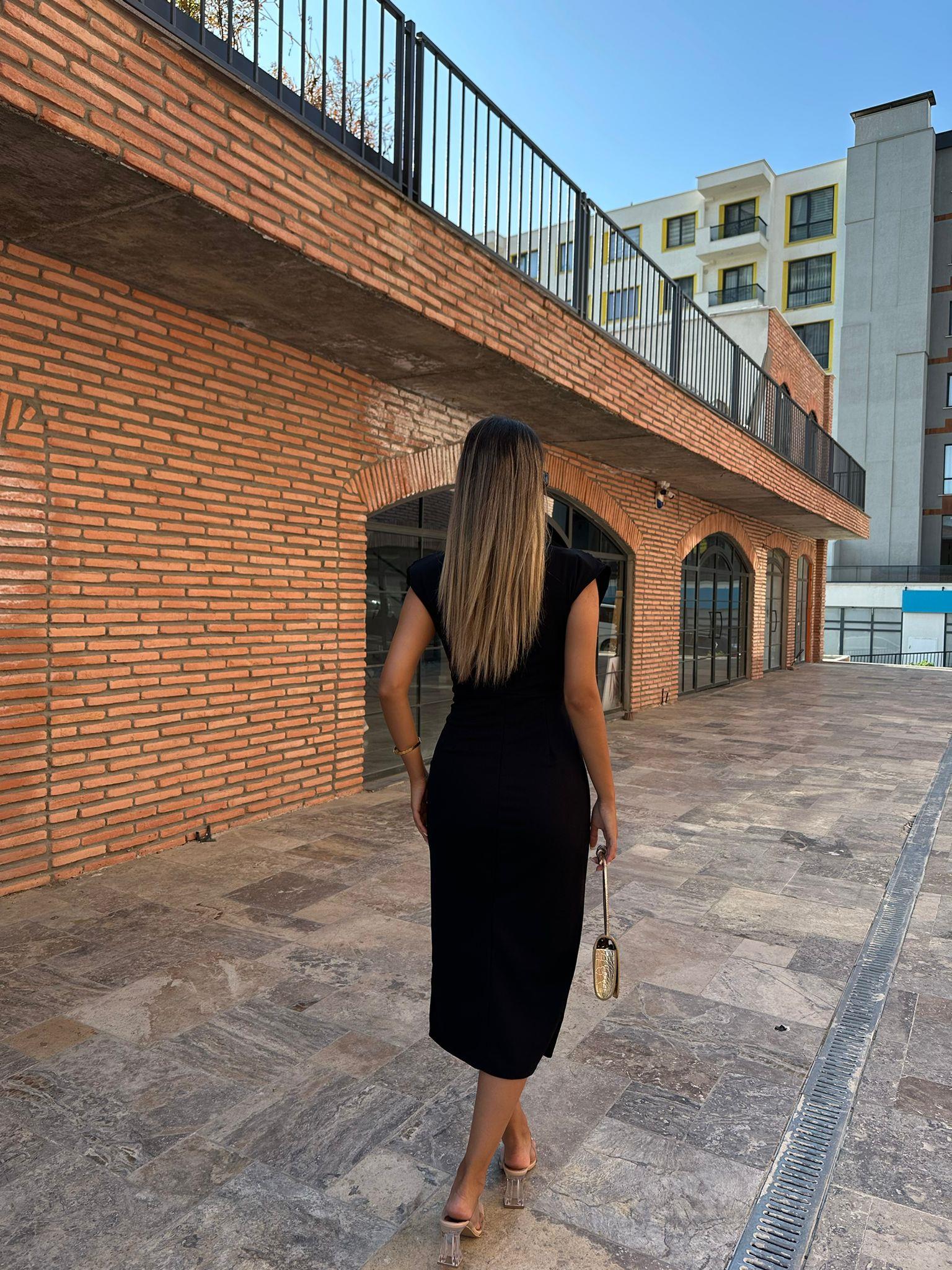 Melina Gold Düğme Aksesuarlı Siyah Kalem Elbise 070621194