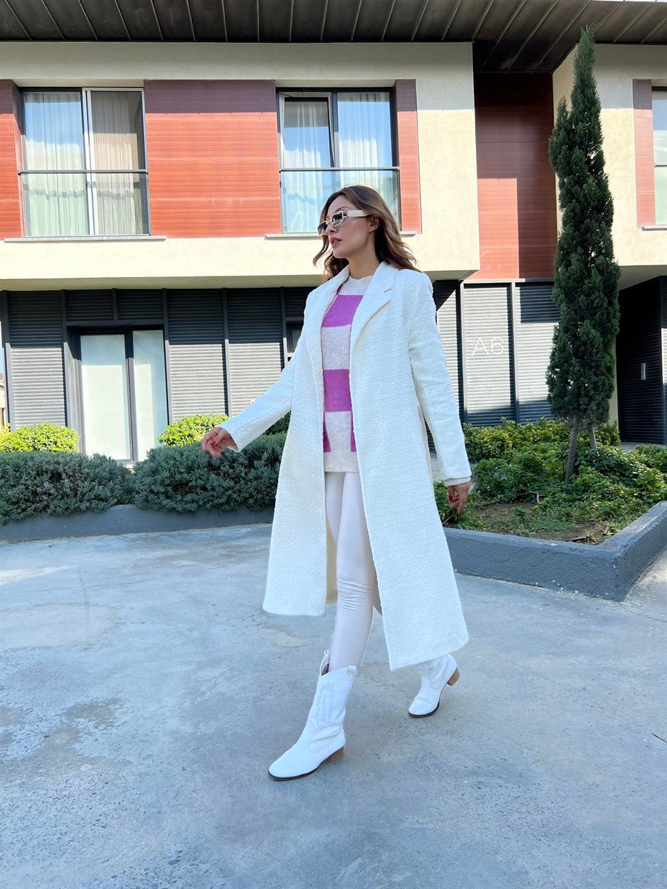 Nilda Beyaz Kuşaklı Kaban