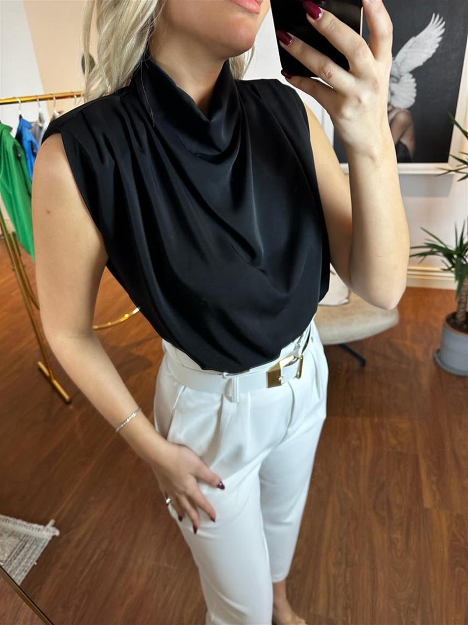 Omuz Vatkalı Siyah Bluz 230253