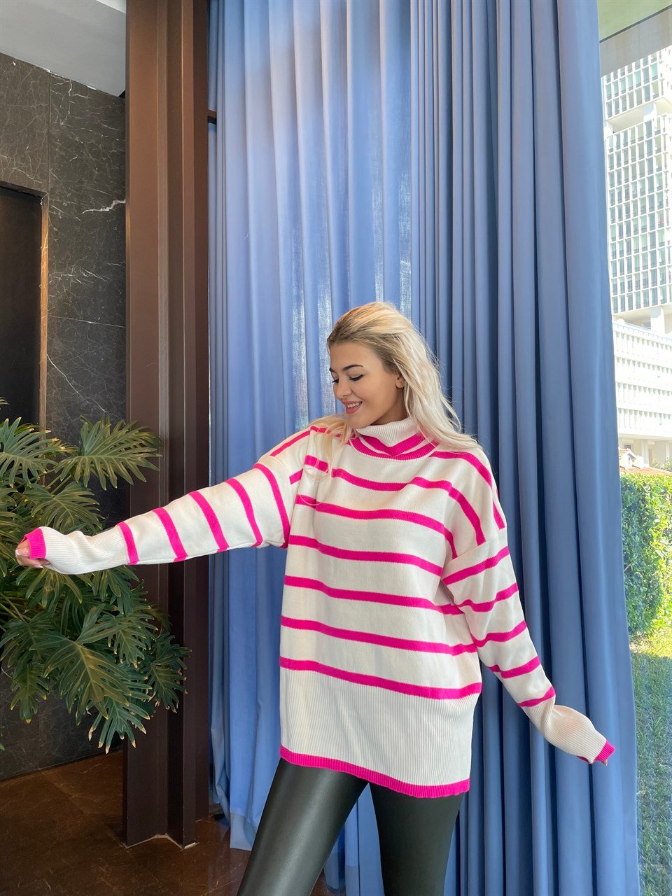 Pembe Çizgili Oversize Boğazlı Triko