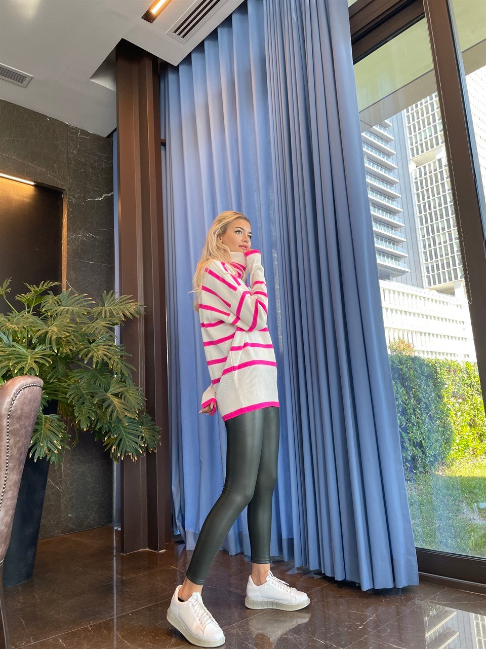 Pembe Çizgili Oversize Boğazlı Triko