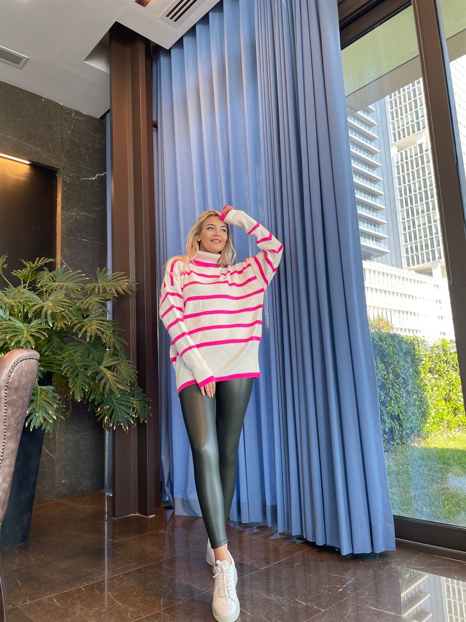 Pembe Çizgili Oversize Boğazlı Triko