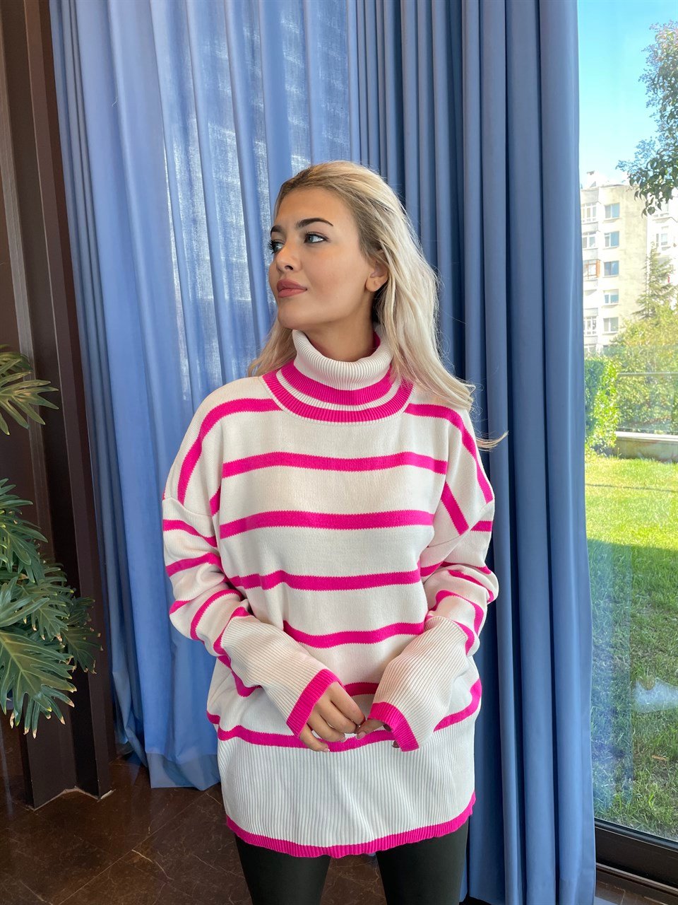 Pembe Çizgili Oversize Boğazlı Triko
