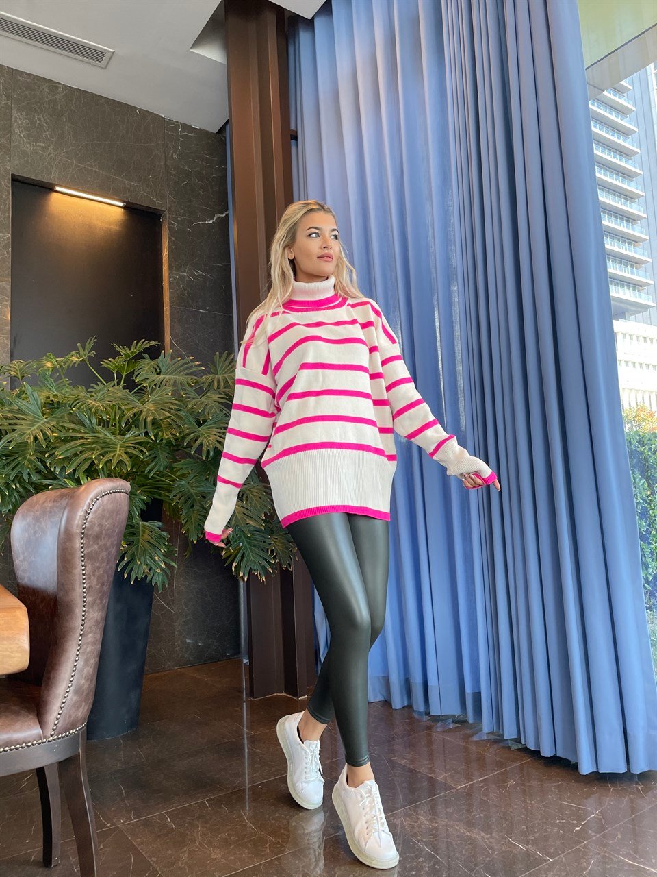 Pembe Çizgili Oversize Boğazlı Triko