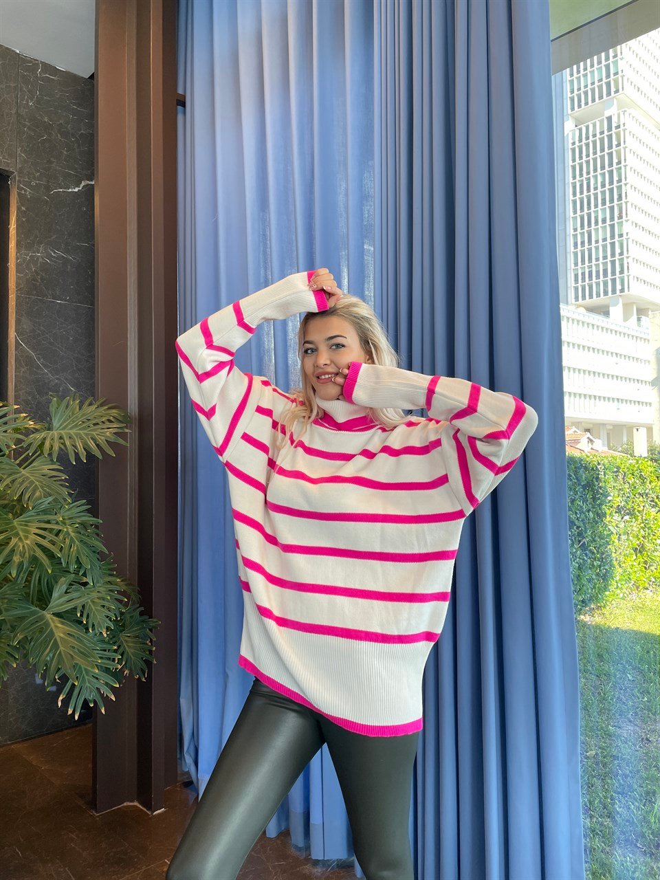 Pembe Çizgili Oversize Boğazlı Triko