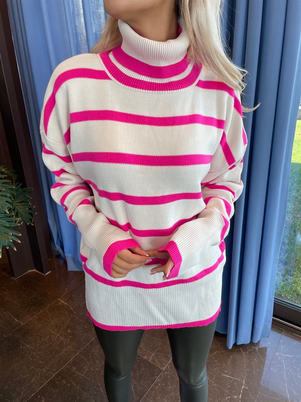 Pembe Çizgili Oversize Boğazlı Triko