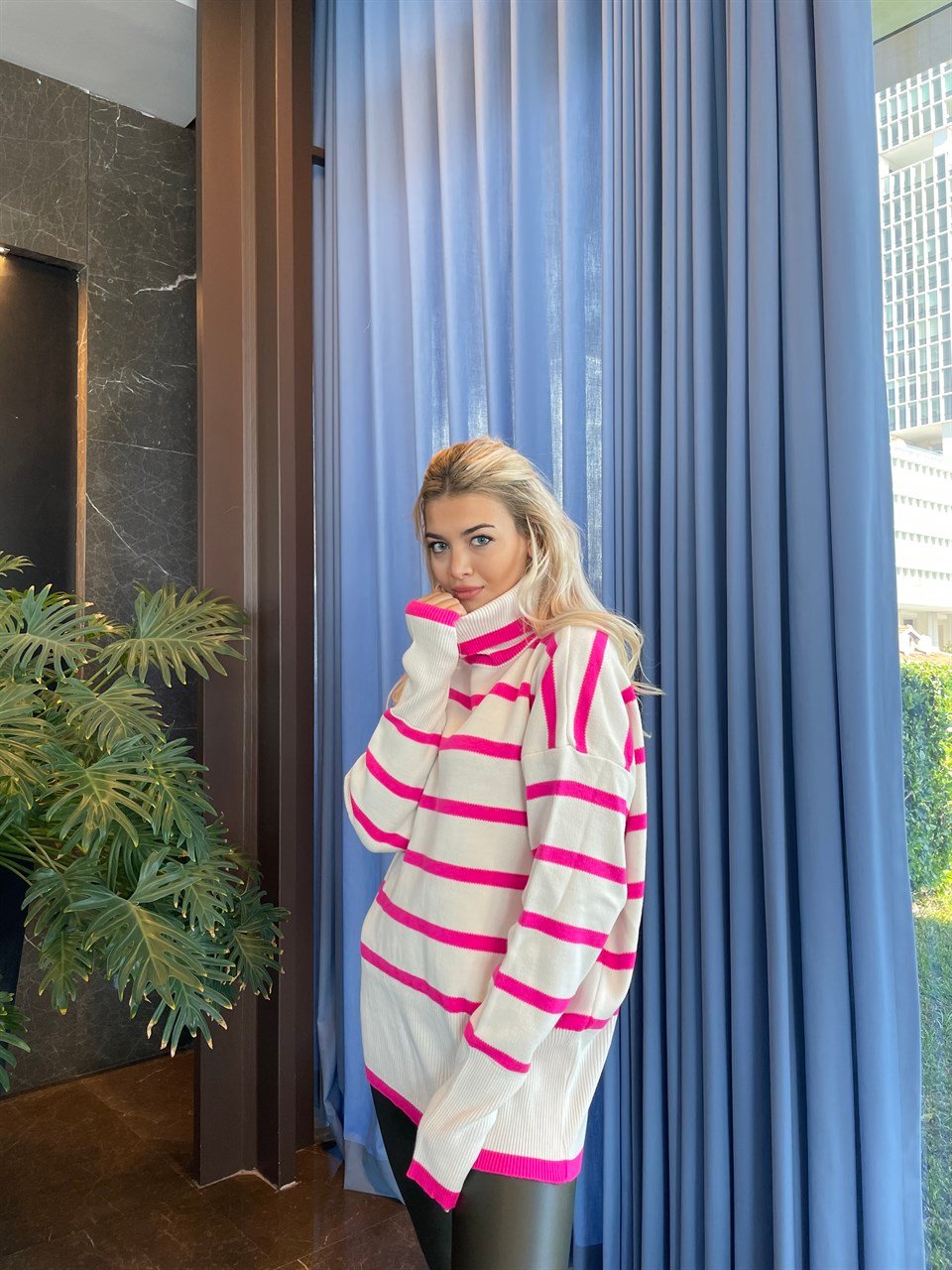 Pembe Çizgili Oversize Boğazlı Triko