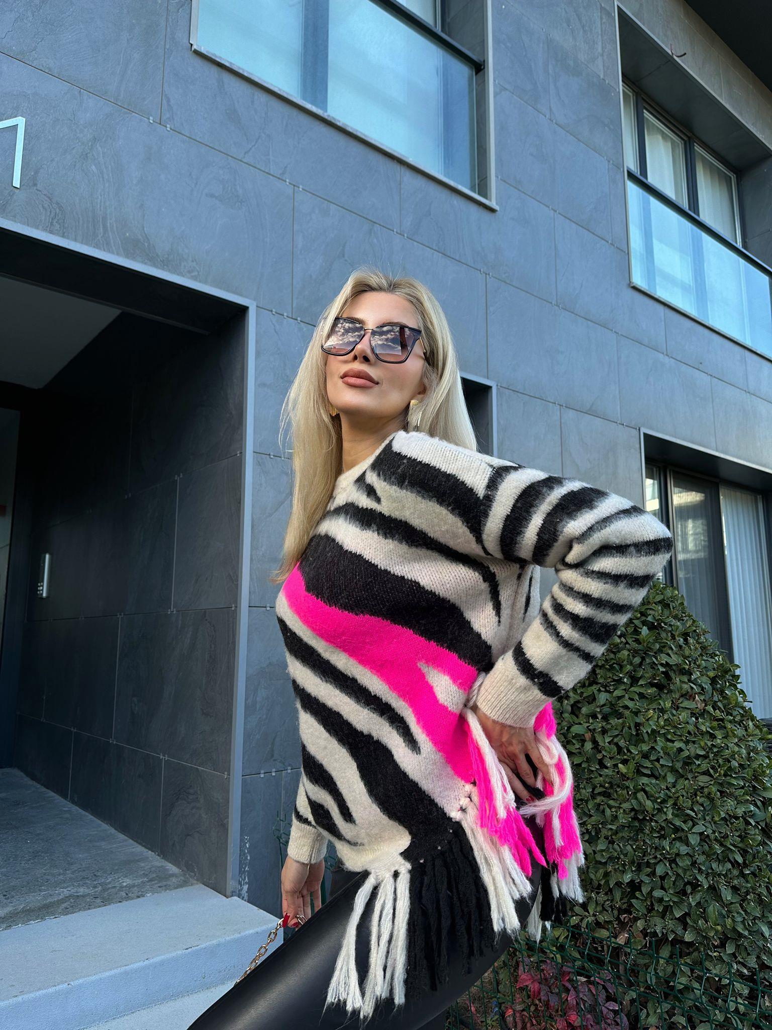 Pembe Neon Zebra Desenli Püsküllü Kazak 89660