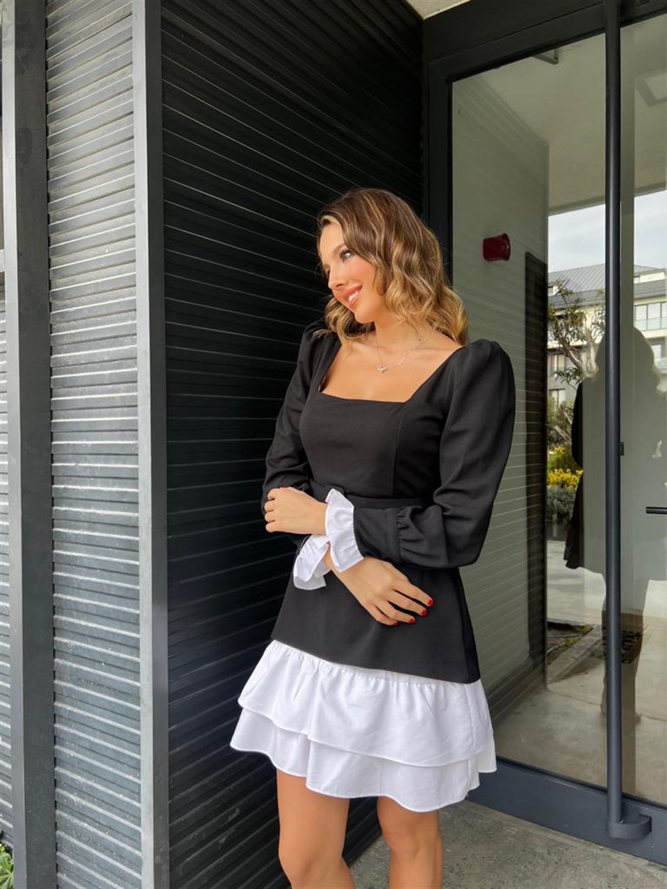 Poplin Etekli Kare Yaka Siyah Elbise 6631