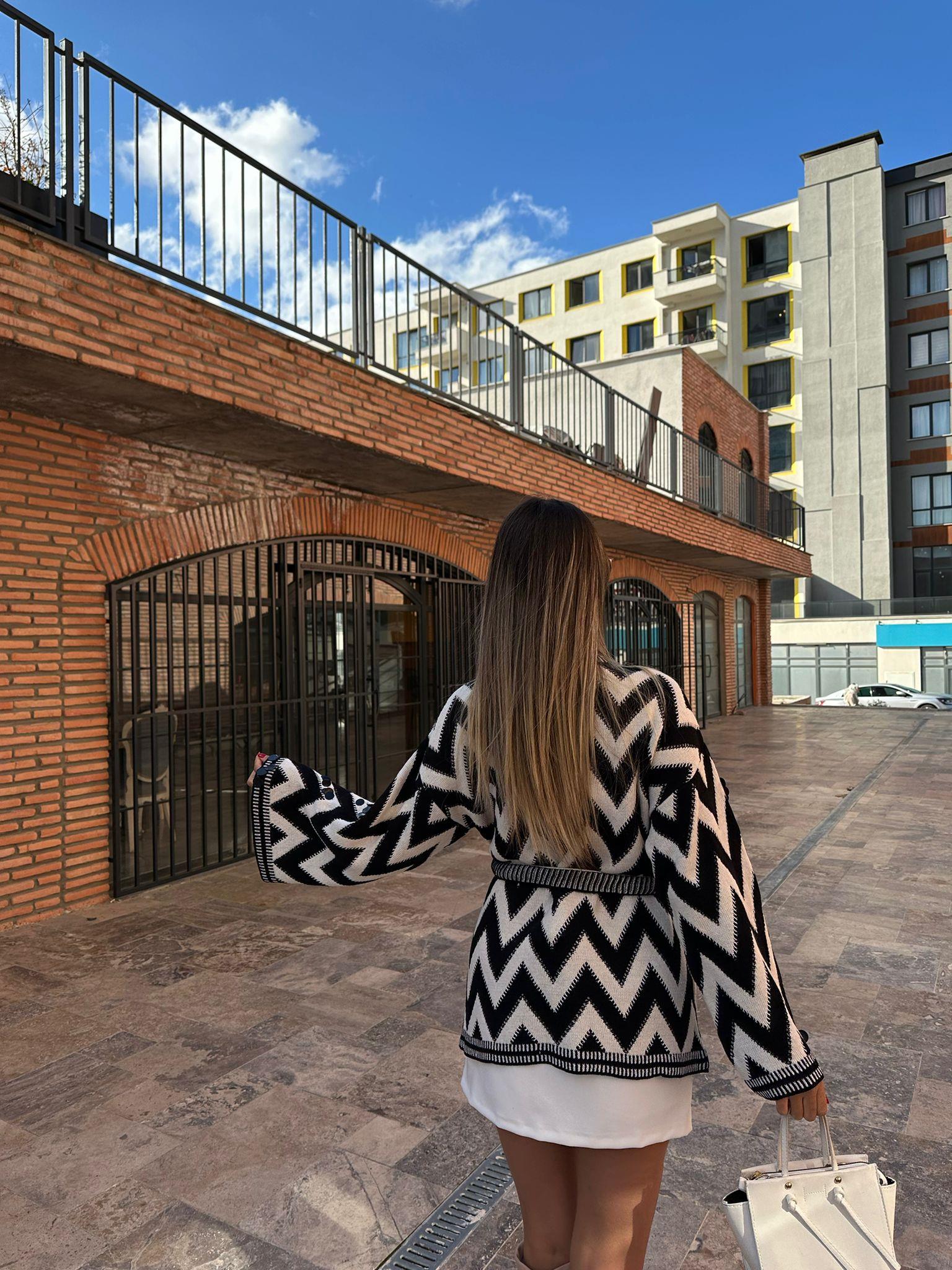 Pul İşlemeli Kuşaklı Triko Hırka hrk1078spstr