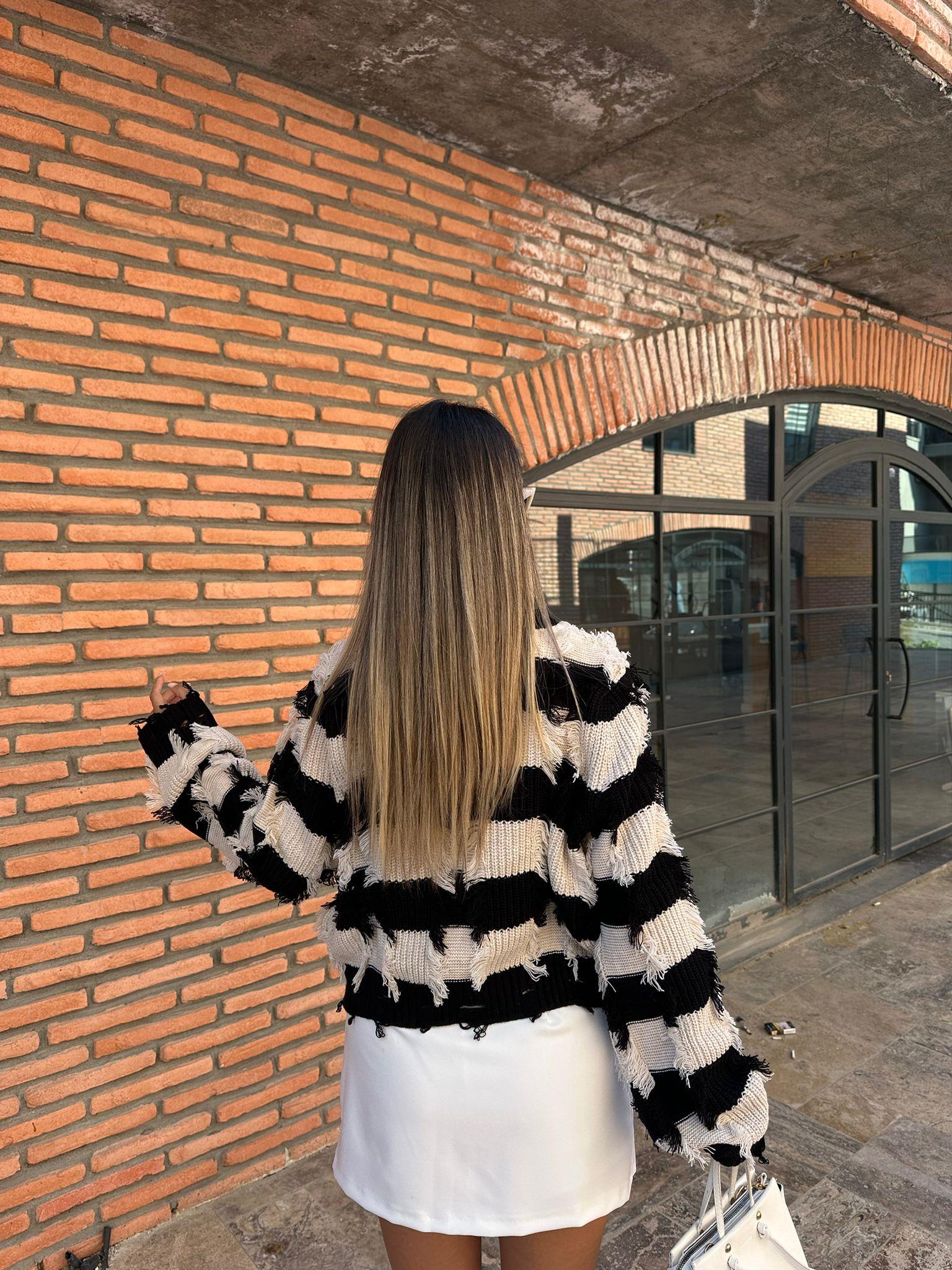 Püskül Model Siyah Beyaz Çizgili Kazak kzk1028rvd