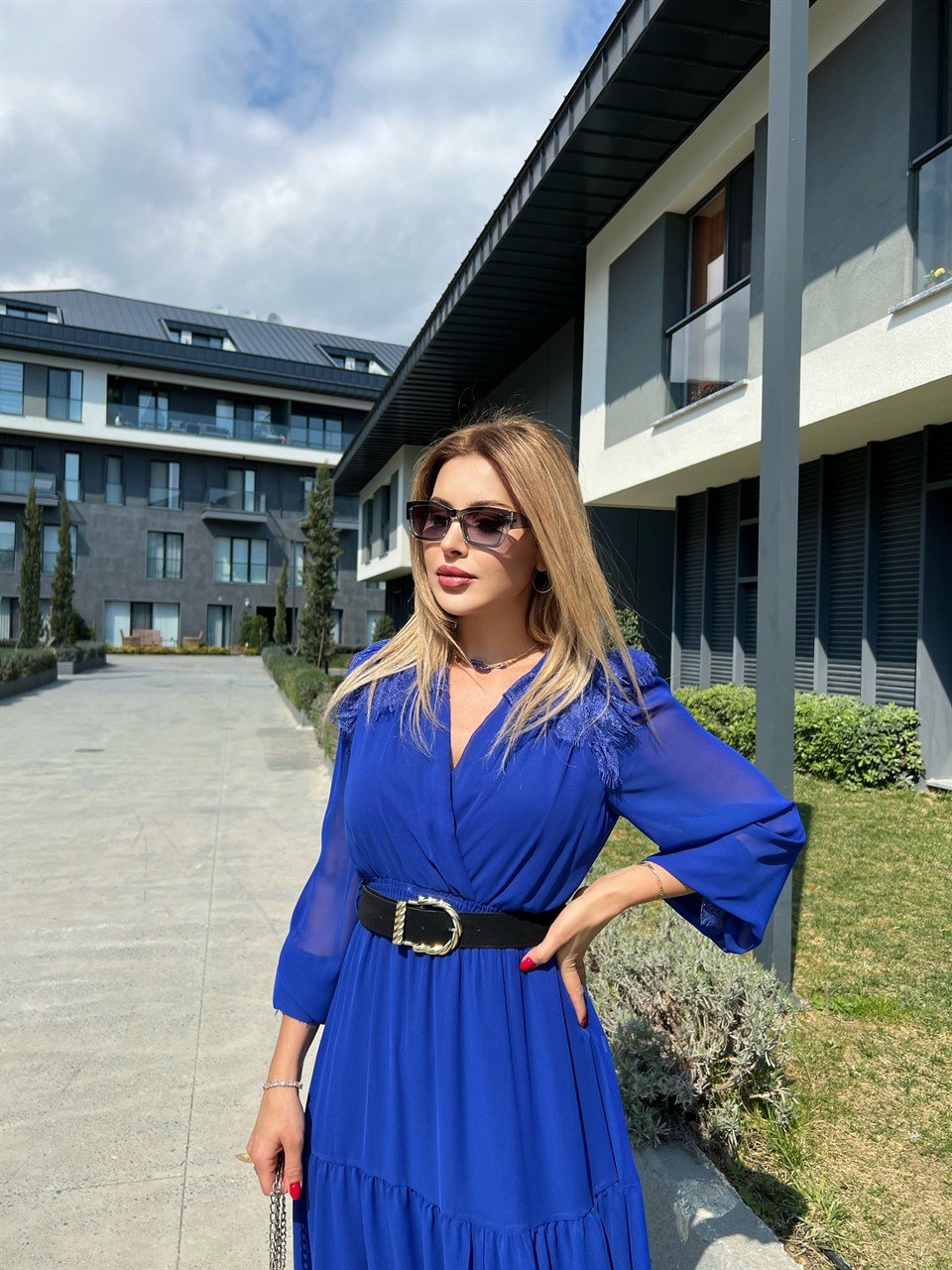 Rustik Kemerli Saks Dantel Detay Elbise
