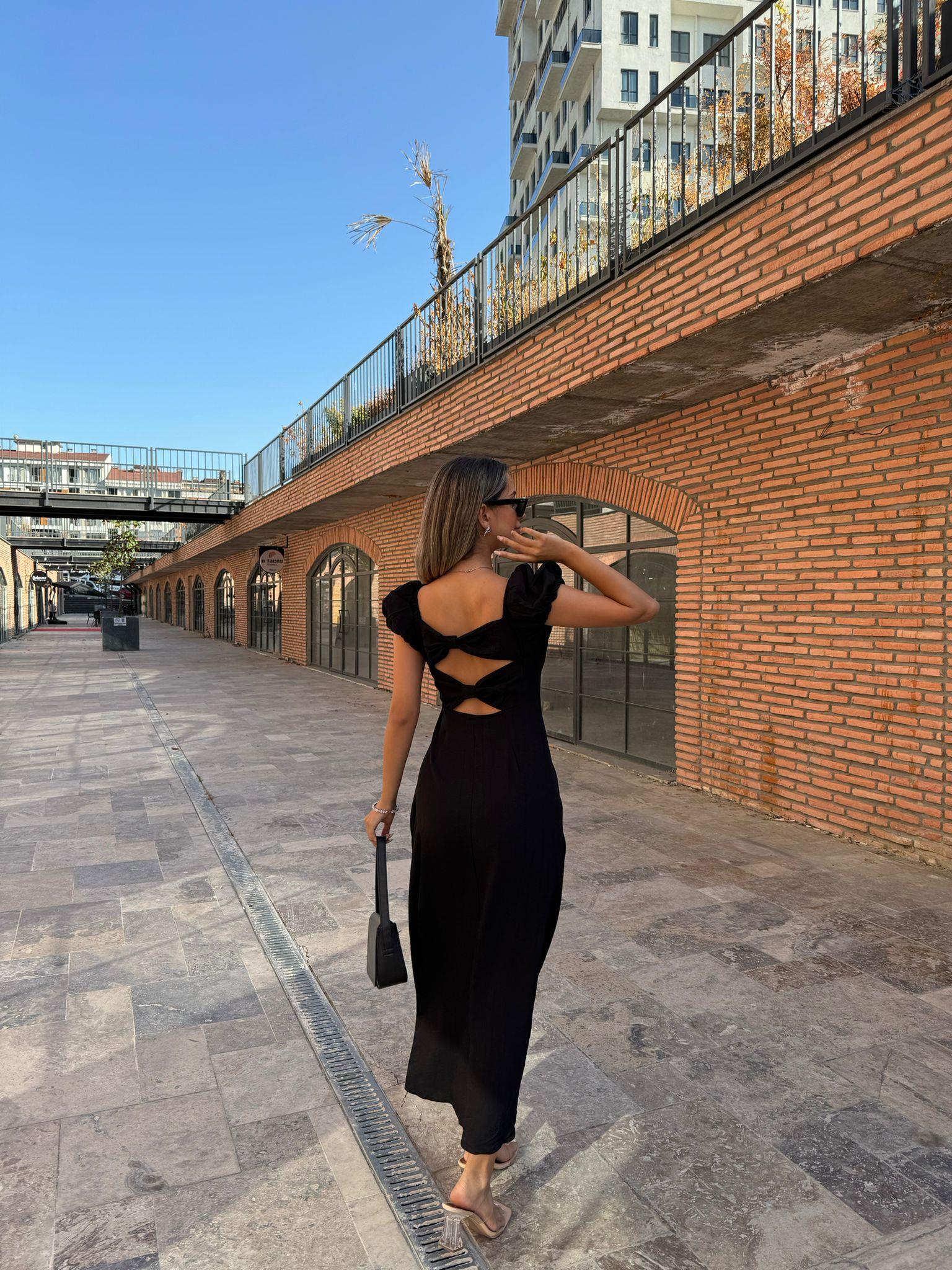 Sırt Fiyonk Detay Siyah Elbise  070621137