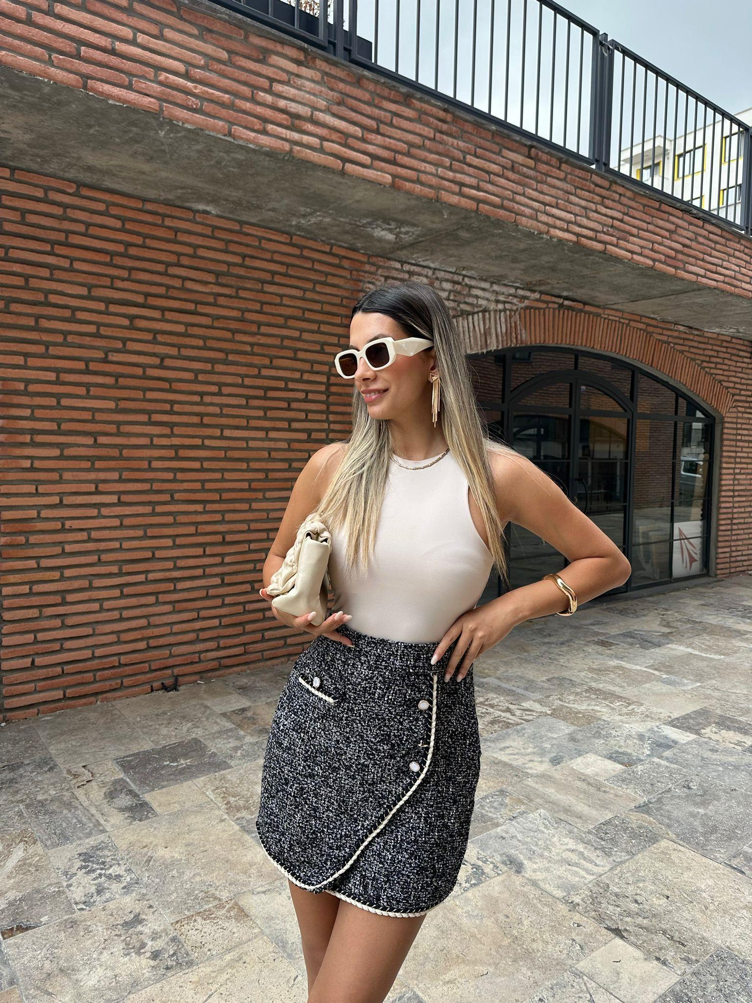 Siyah Beyaz Düğmeli Tuvit Etek etk1013kymd