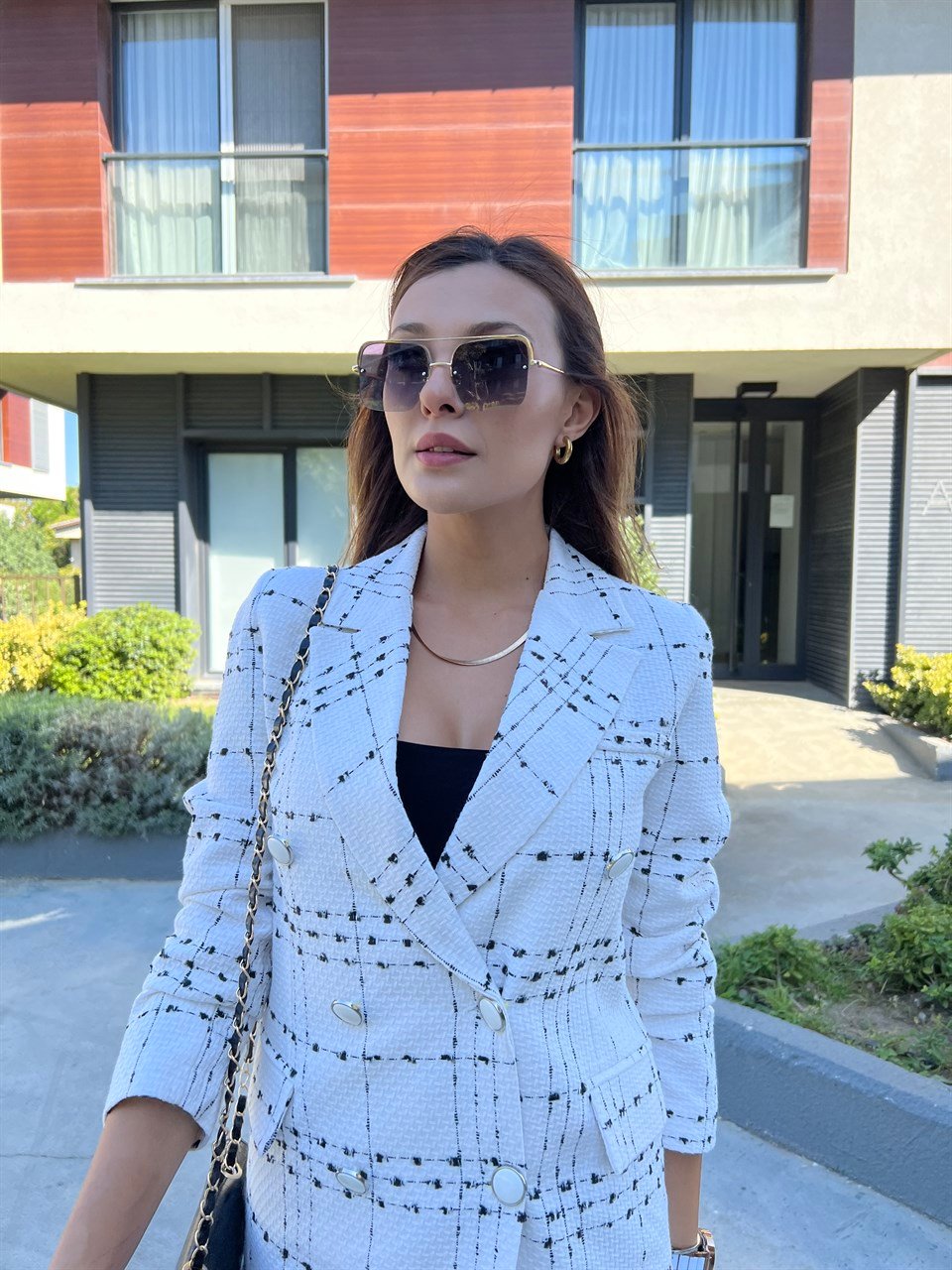 Siyah Ekose Nakışlı Beyaz Tuvid Ceket