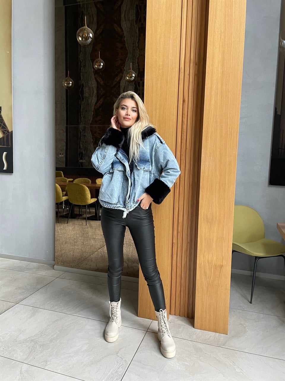 Siyah Kürklü Jean Mont