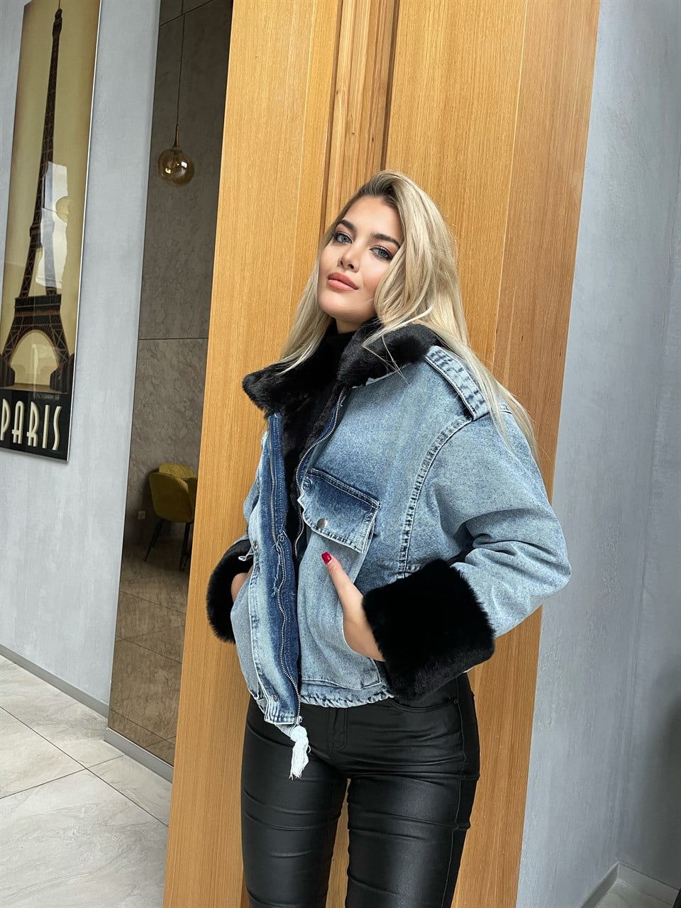 Siyah Kürklü Jean Mont