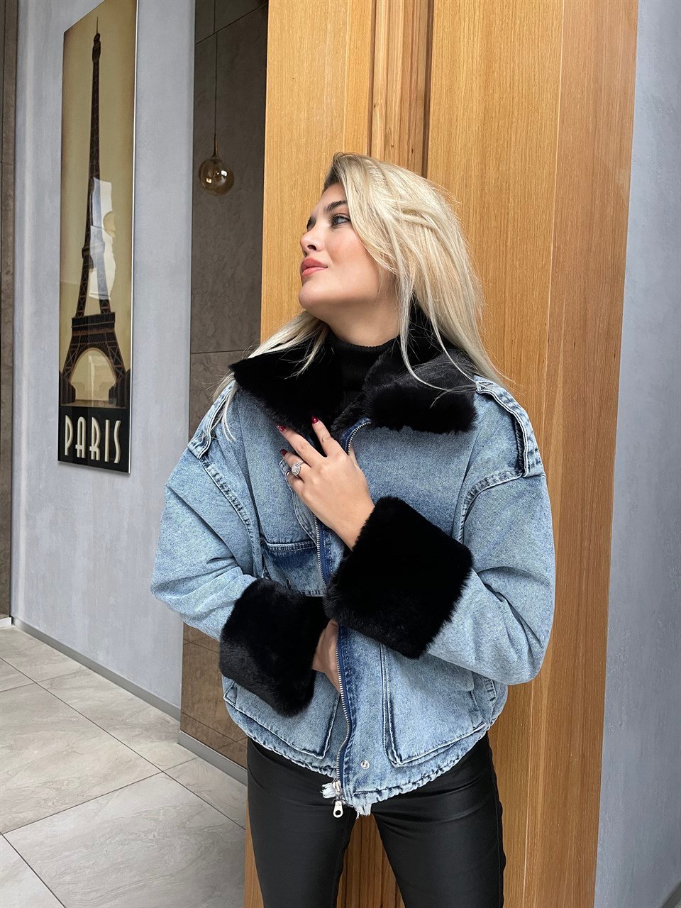 Siyah Kürklü Jean Mont