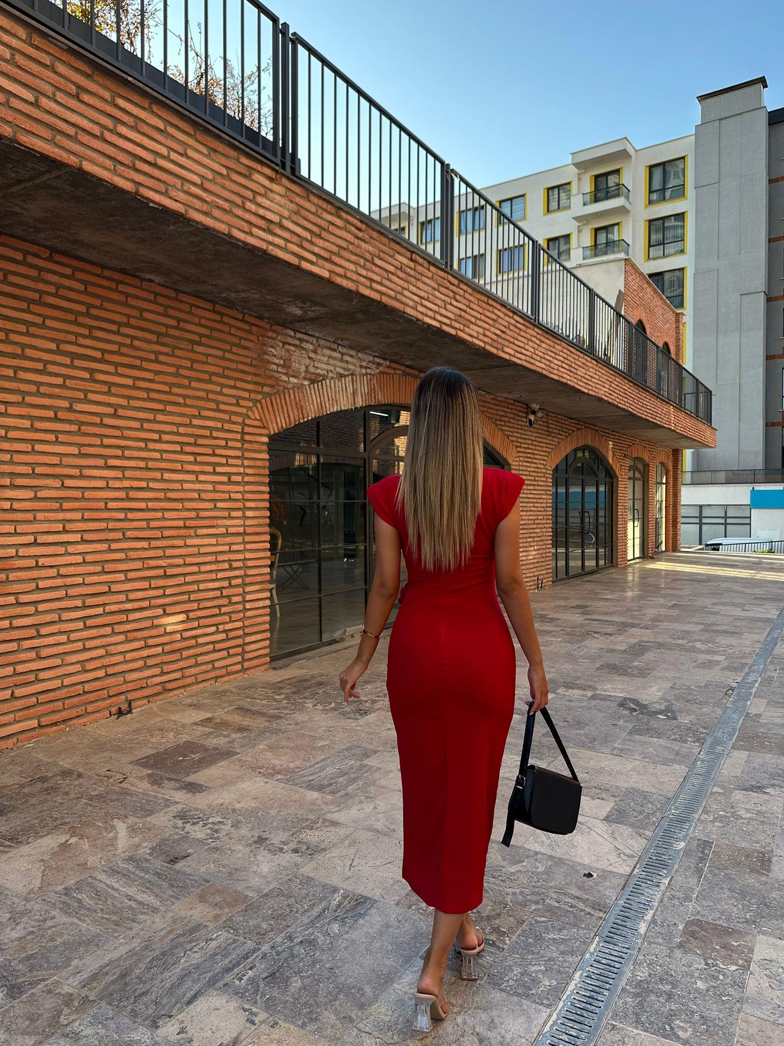 Sola Çiçek Broşlu Kırmızı Kalem Elbise 070621189