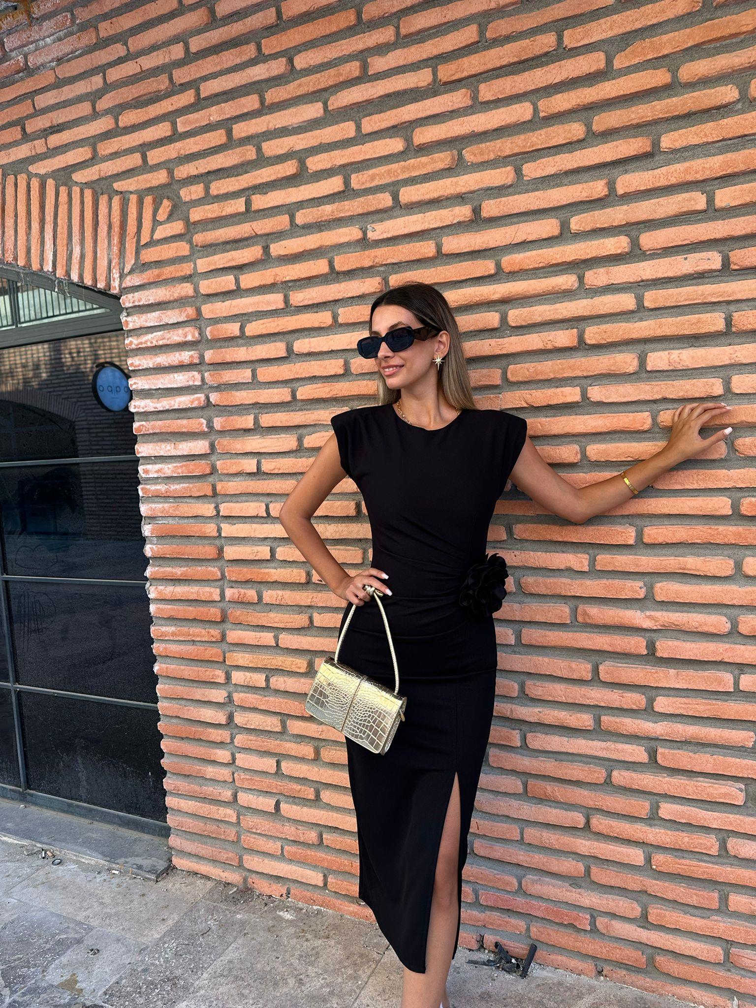 Sola Çiçek Broşlu Siyah Kalem Elbise 070621189