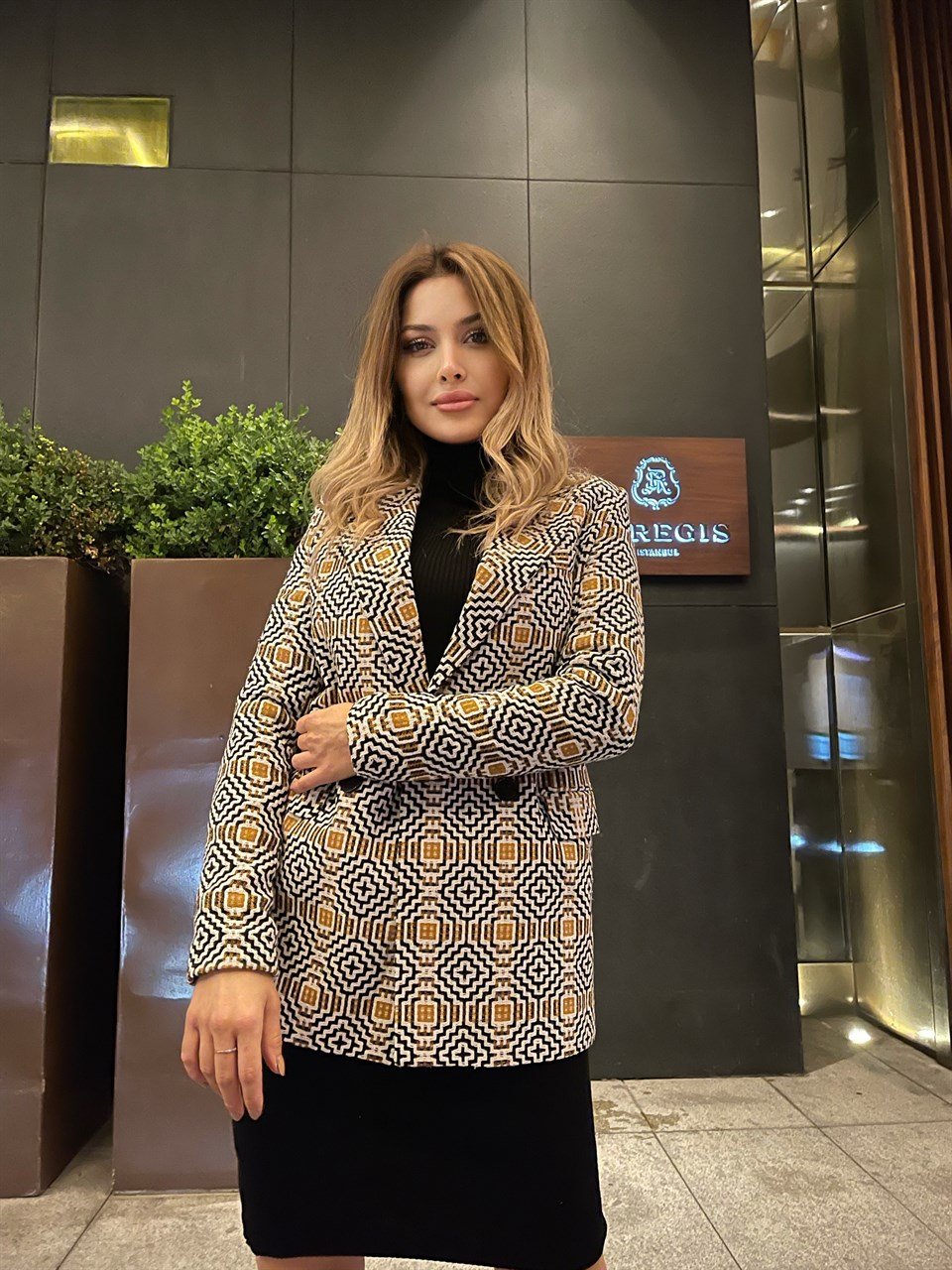 Taba Siyah Kol Düğme Detay Blazer