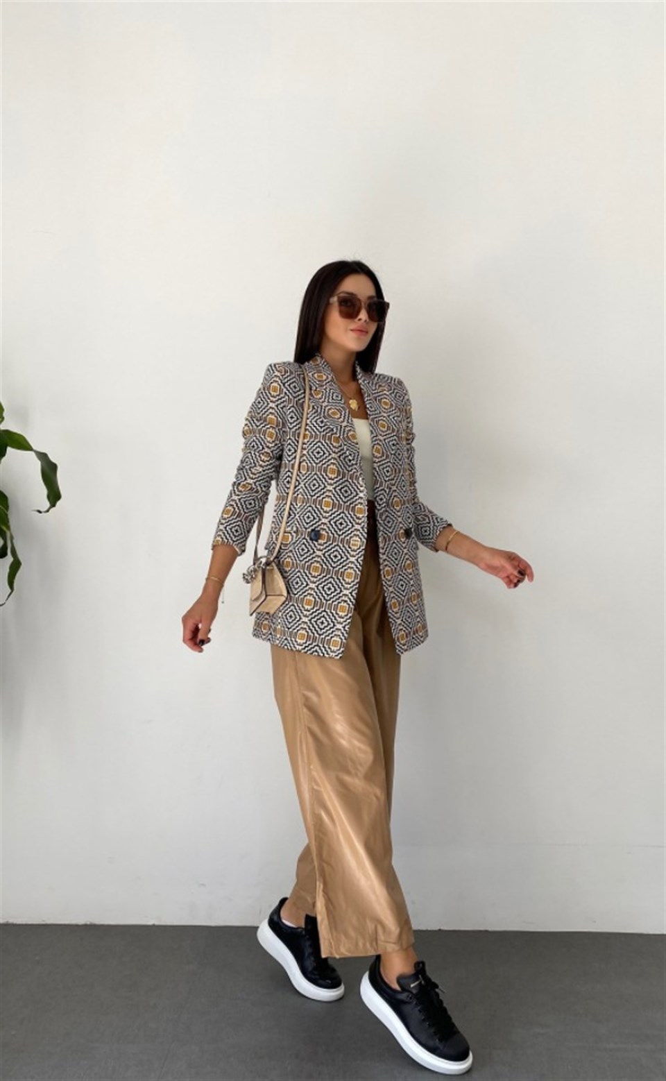 Taba Siyah Kol Düğme Detay Blazer