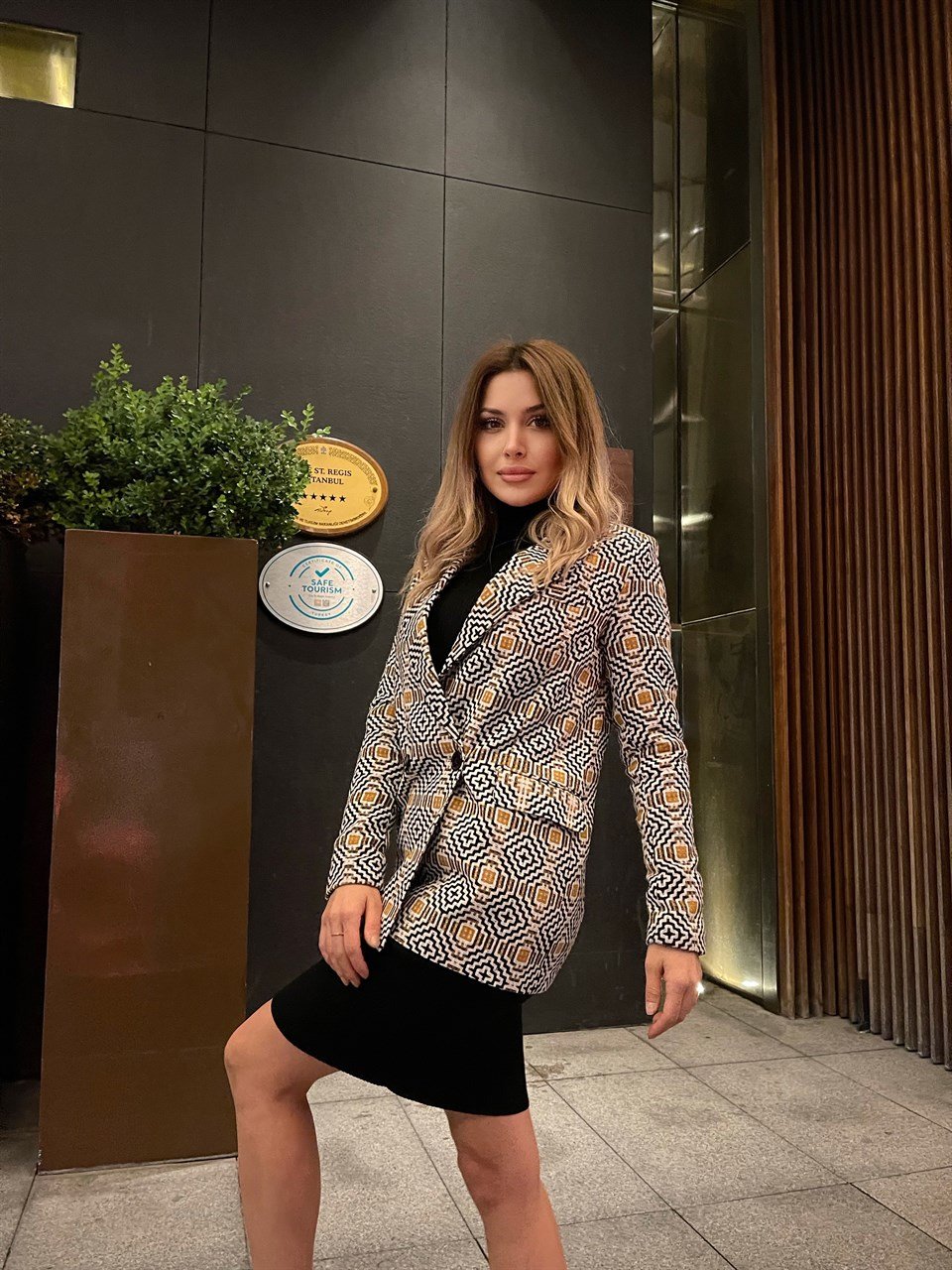 Taba Siyah Kol Düğme Detay Blazer