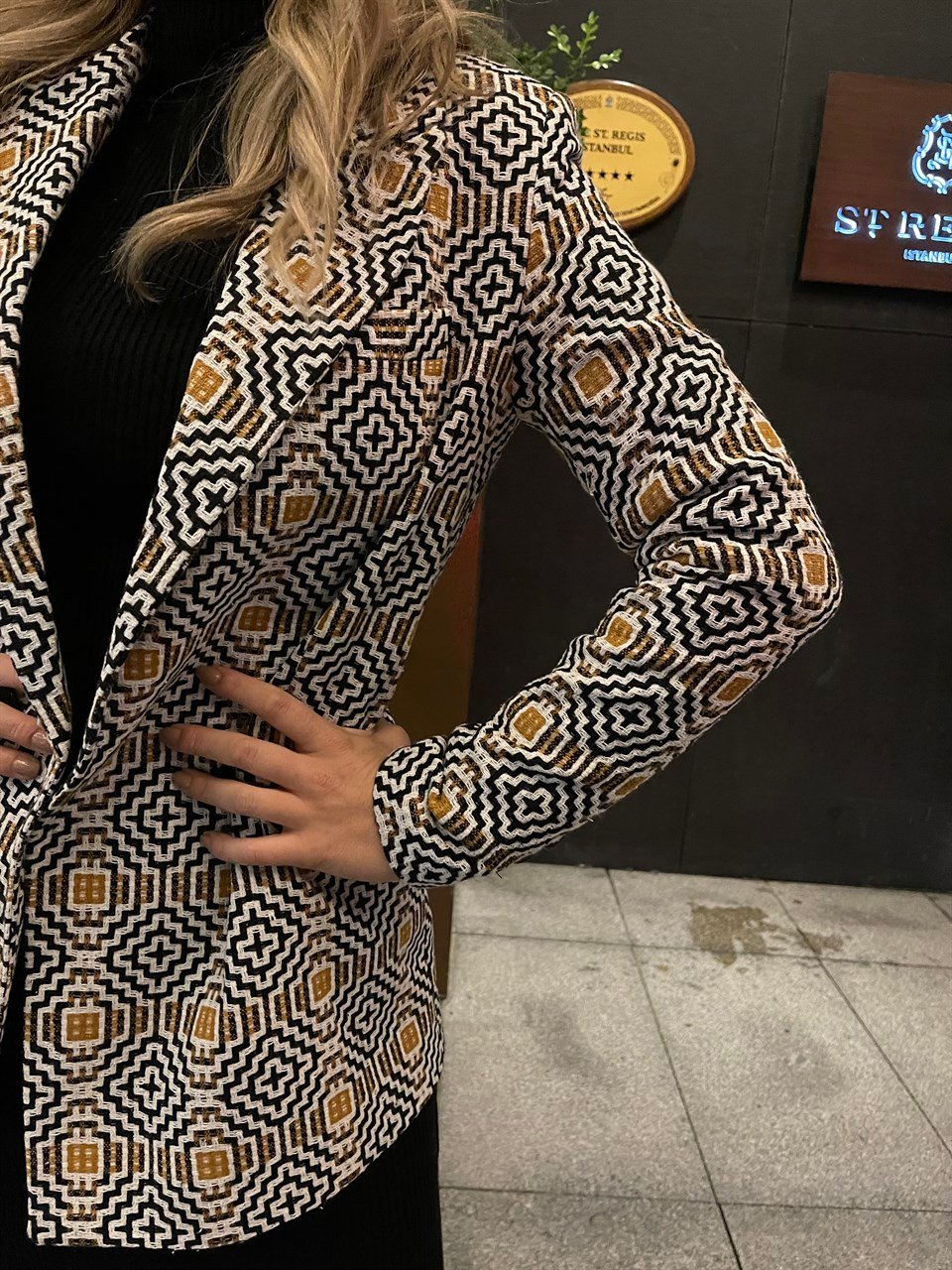 Taba Siyah Kol Düğme Detay Blazer