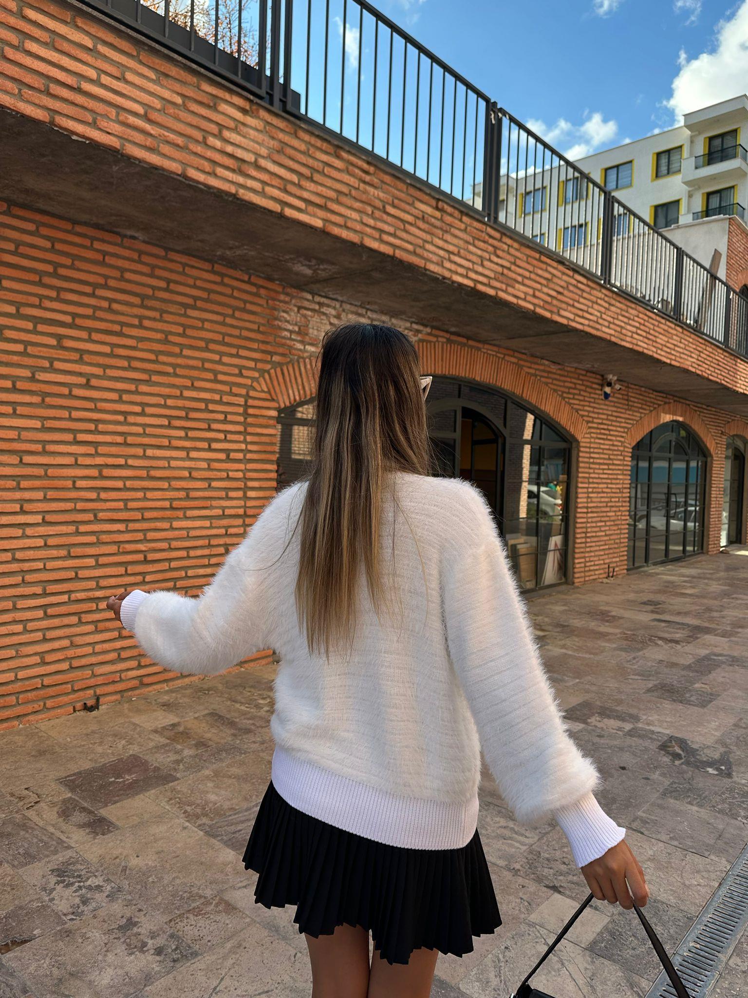 Taşlı Düğmeli Yumoş Beyaz Hırka hrk1002rvd