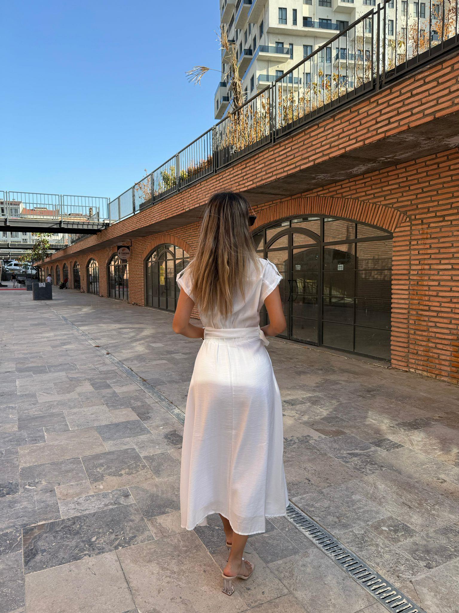 Tokalı Kemerli Gömlek Beyaz Elbise 070621136