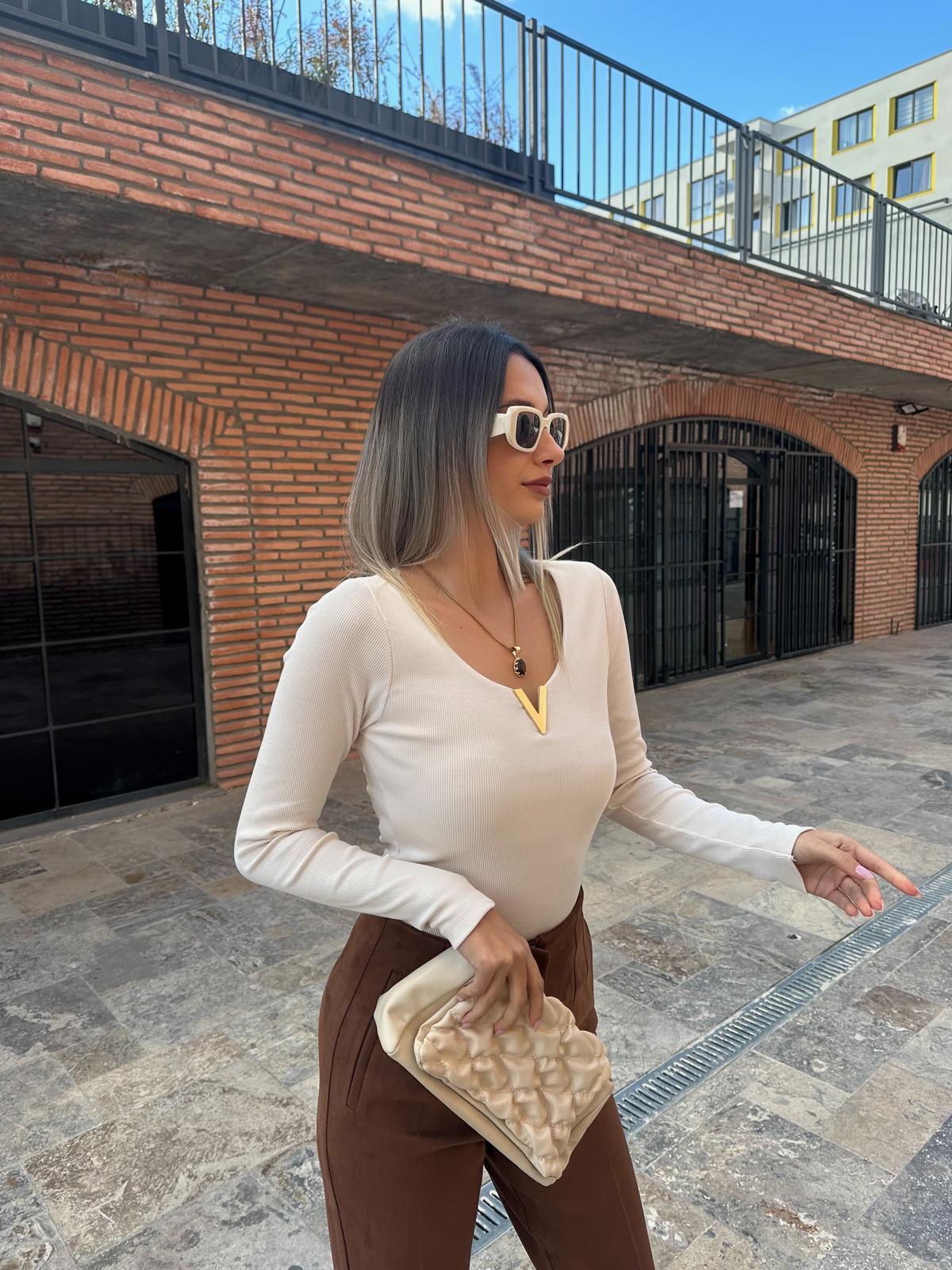 V Gold Aksesuarlı Bluz Krem blz2022styq