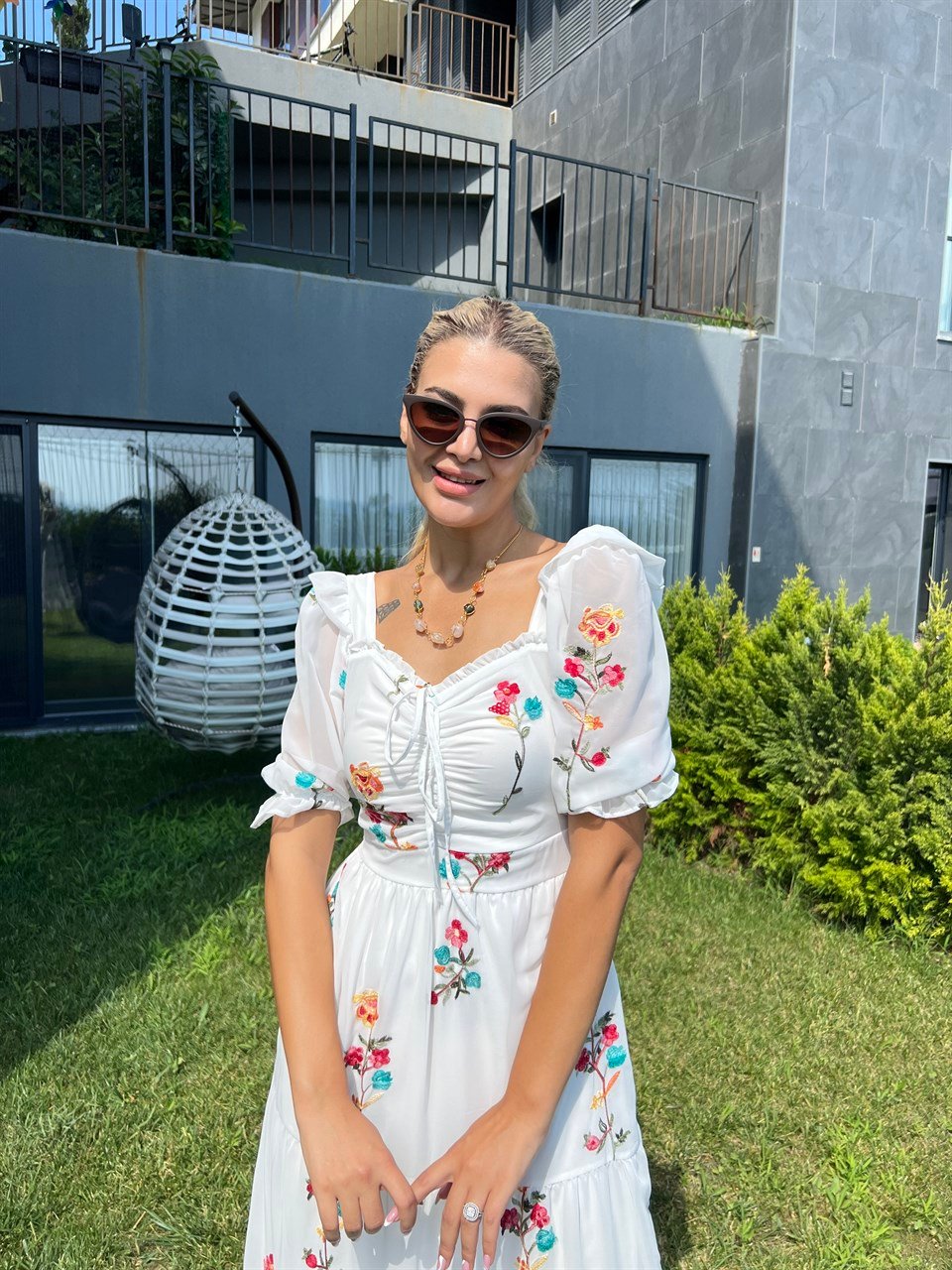 Vanessa Çiçekli Beyaz Elbise