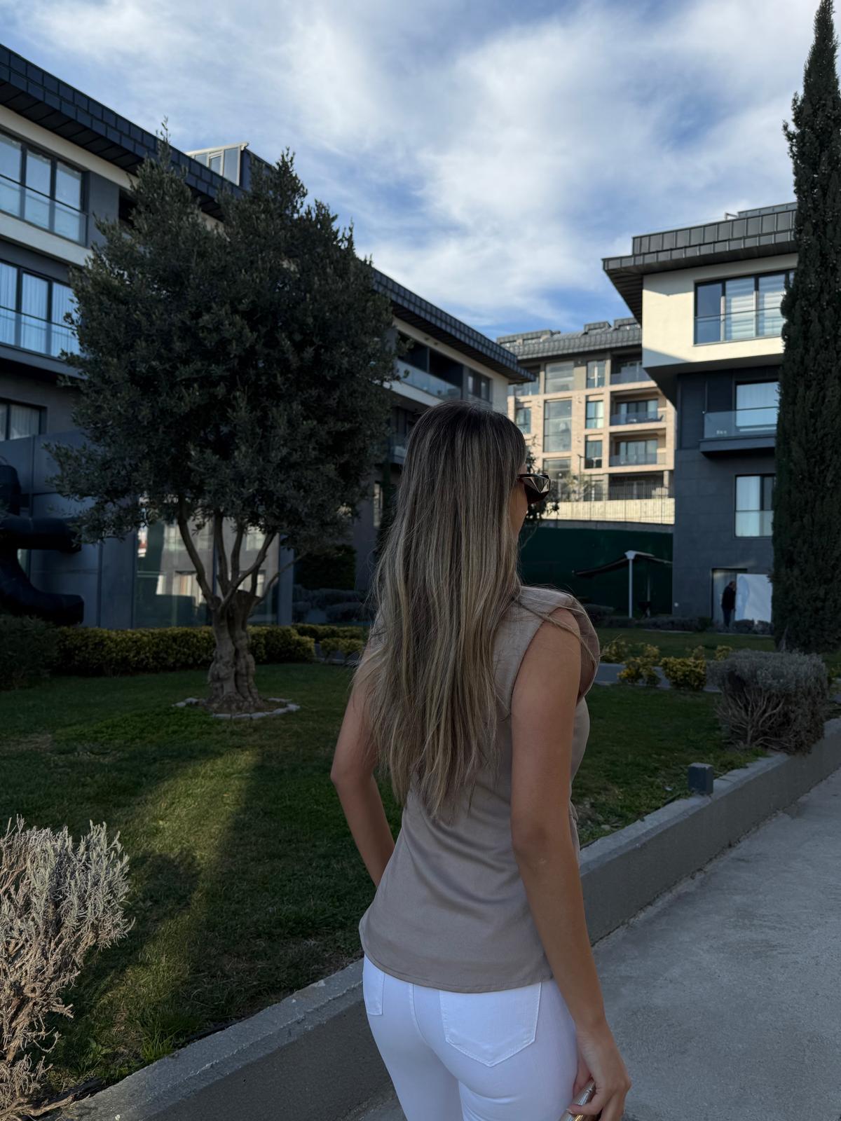Vatkalı Sıfır Kol Tensel Bluz Vizon blz2212swmn