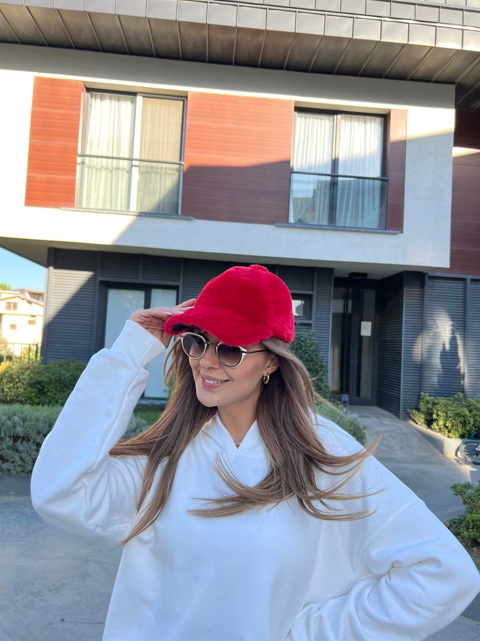 Xoxo Kırmızı Peluş Siperli Şapka