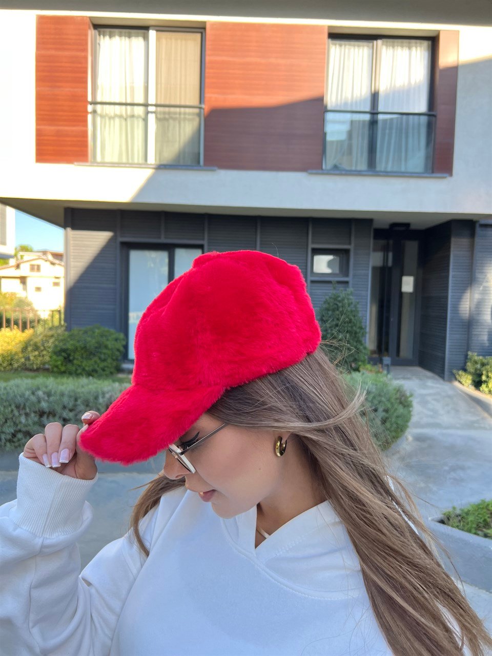 Xoxo Kırmızı Peluş Siperli Şapka