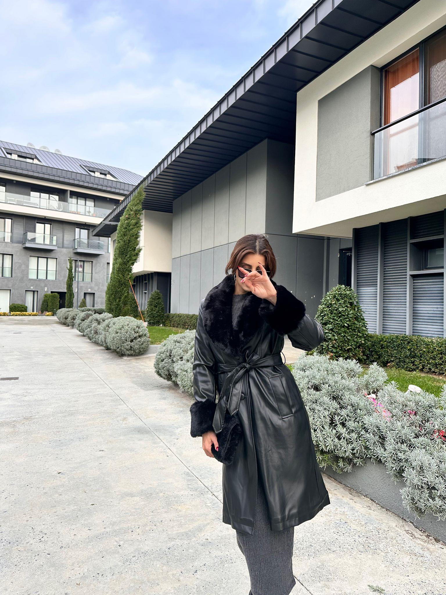 Yakası Kürklü Siyah Uzun Deri Kaban 1707508