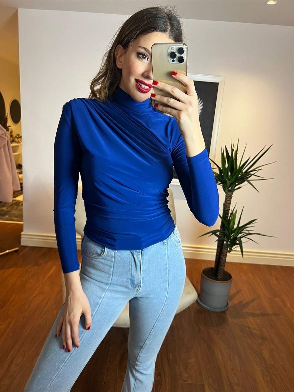 Yakası Pilili Saks Mavisi Bluz 3200