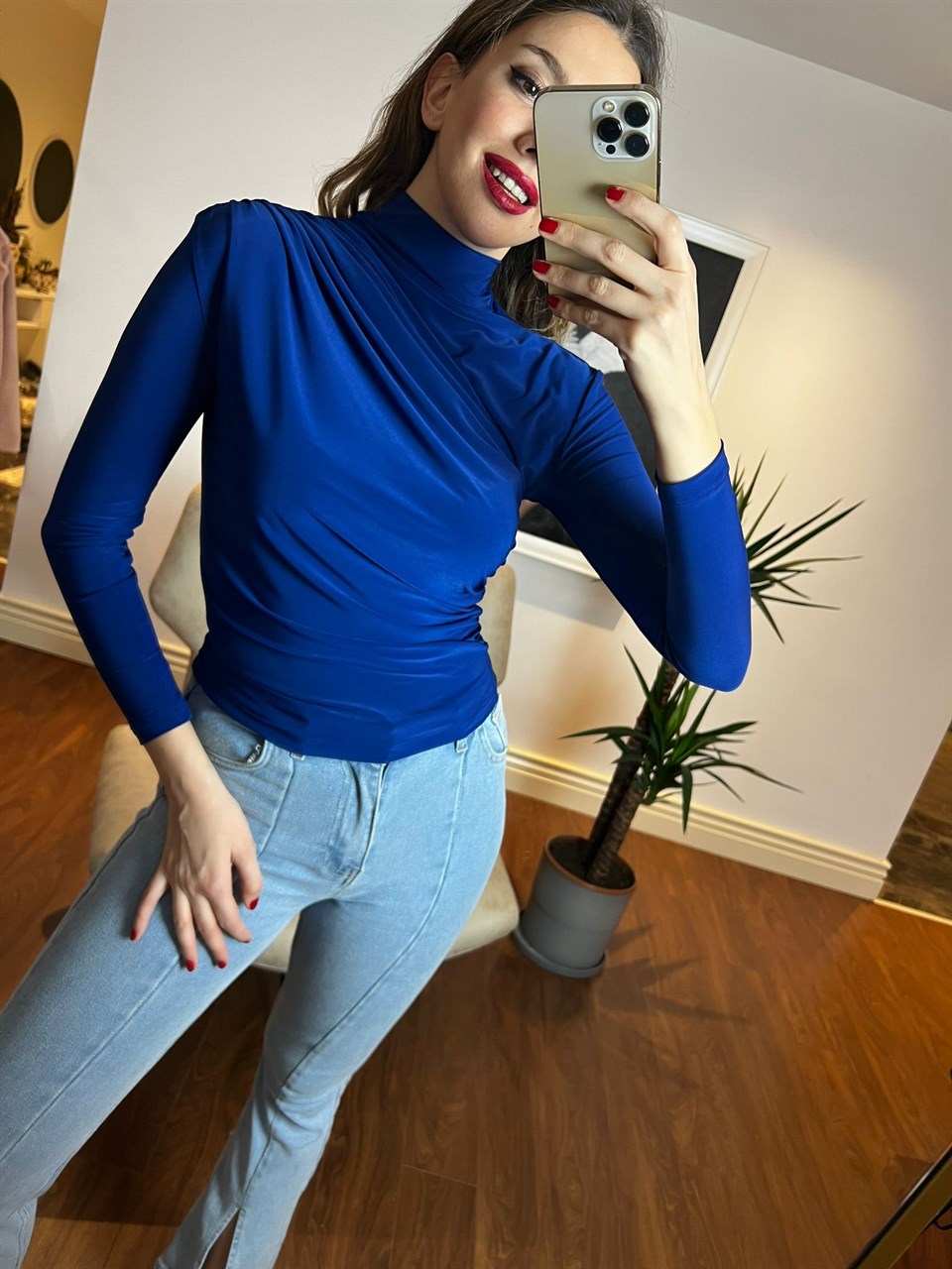 Yakası Pilili Saks Mavisi Bluz 3200