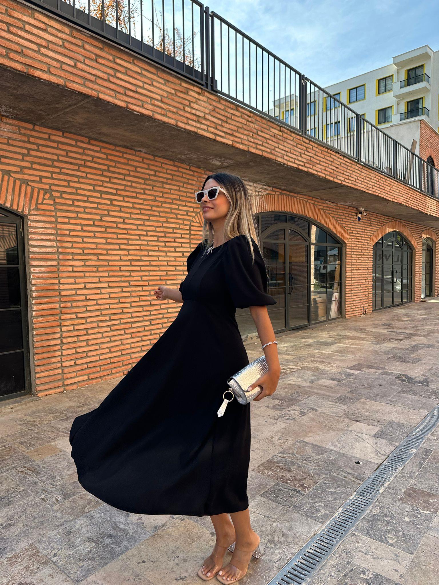 Yakası Taşlı Fiyonklu Siyah Cep Elbise 070621222